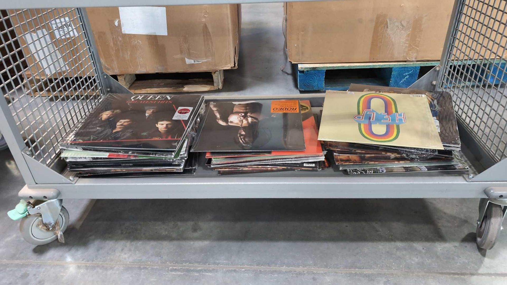 Records: taylor Swift, Odie, queen, face stabber , and more - Image 13 of 16