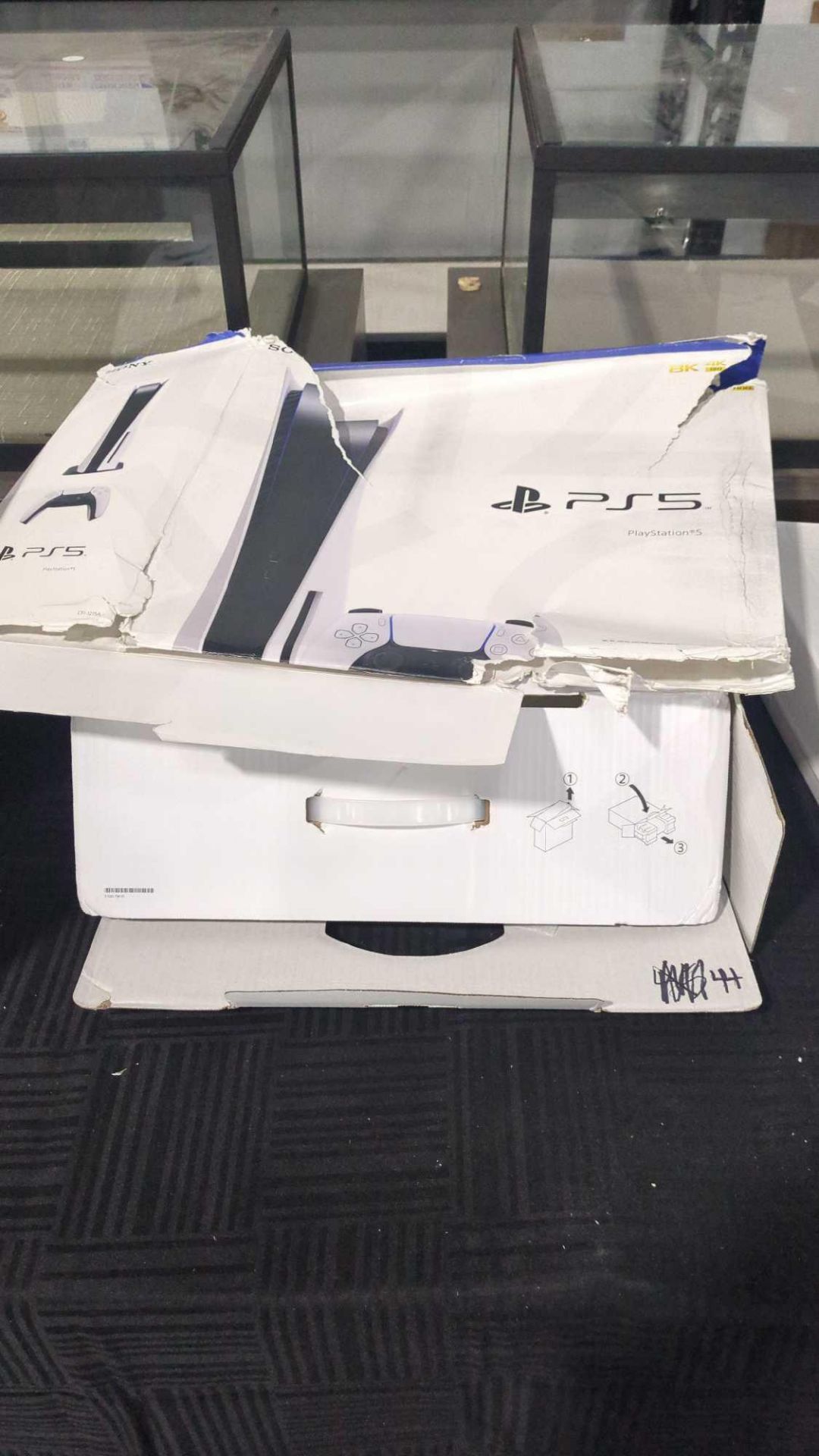 Playstation 5 ( unit looks ok, box is damaged) - Bild 5 aus 7