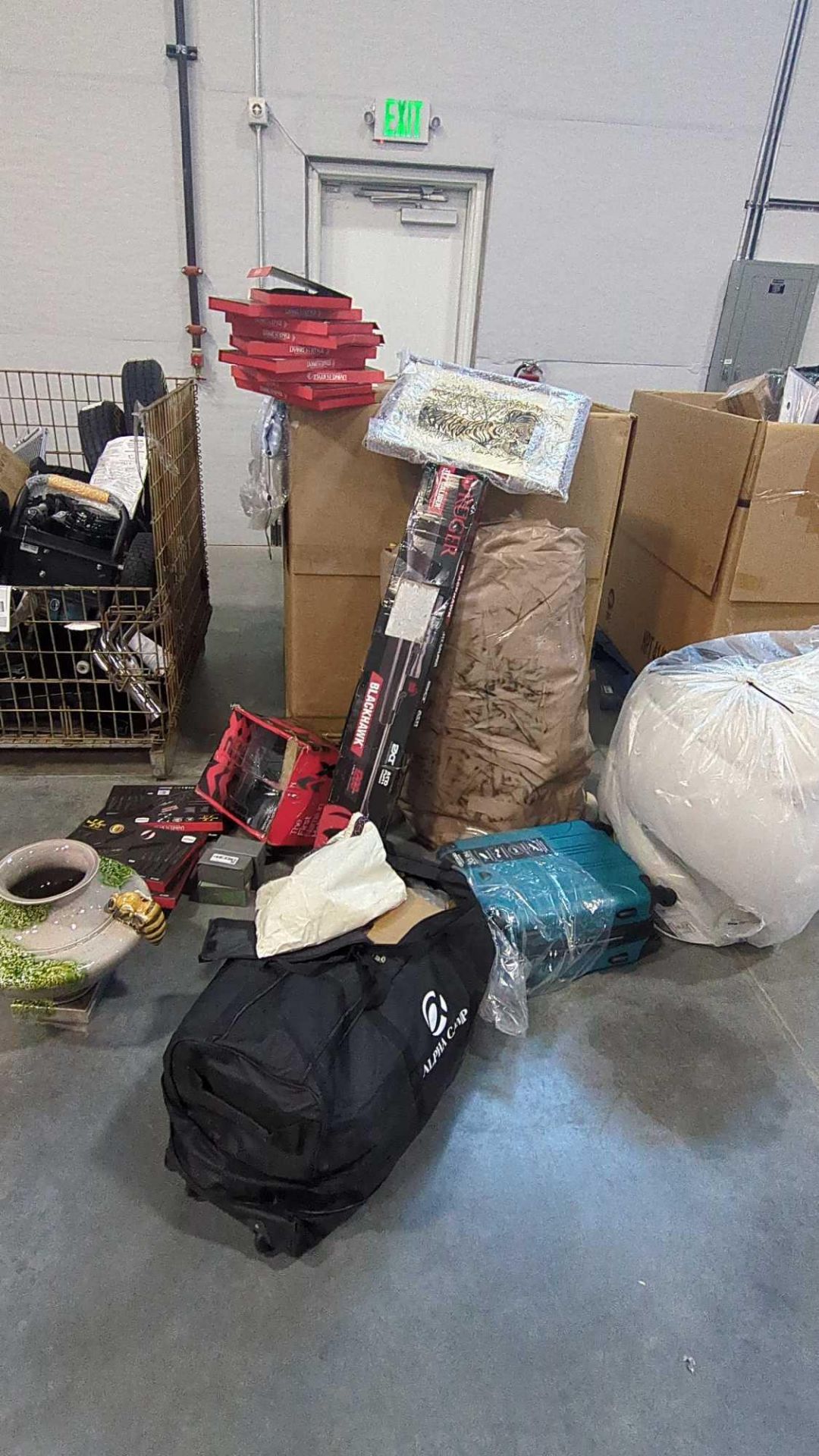 Litter Robot?, alpha camp tent, Knife sets,Multiple Luggage, Midea AC, BP Spa and lots of Donner min - Image 9 of 24