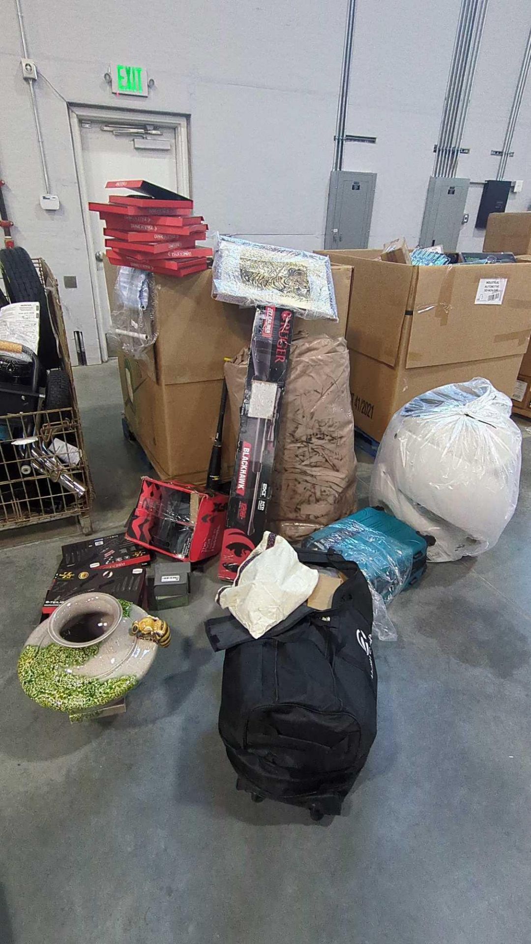 Litter Robot?, alpha camp tent, Knife sets,Multiple Luggage, Midea AC, BP Spa and lots of Donner min