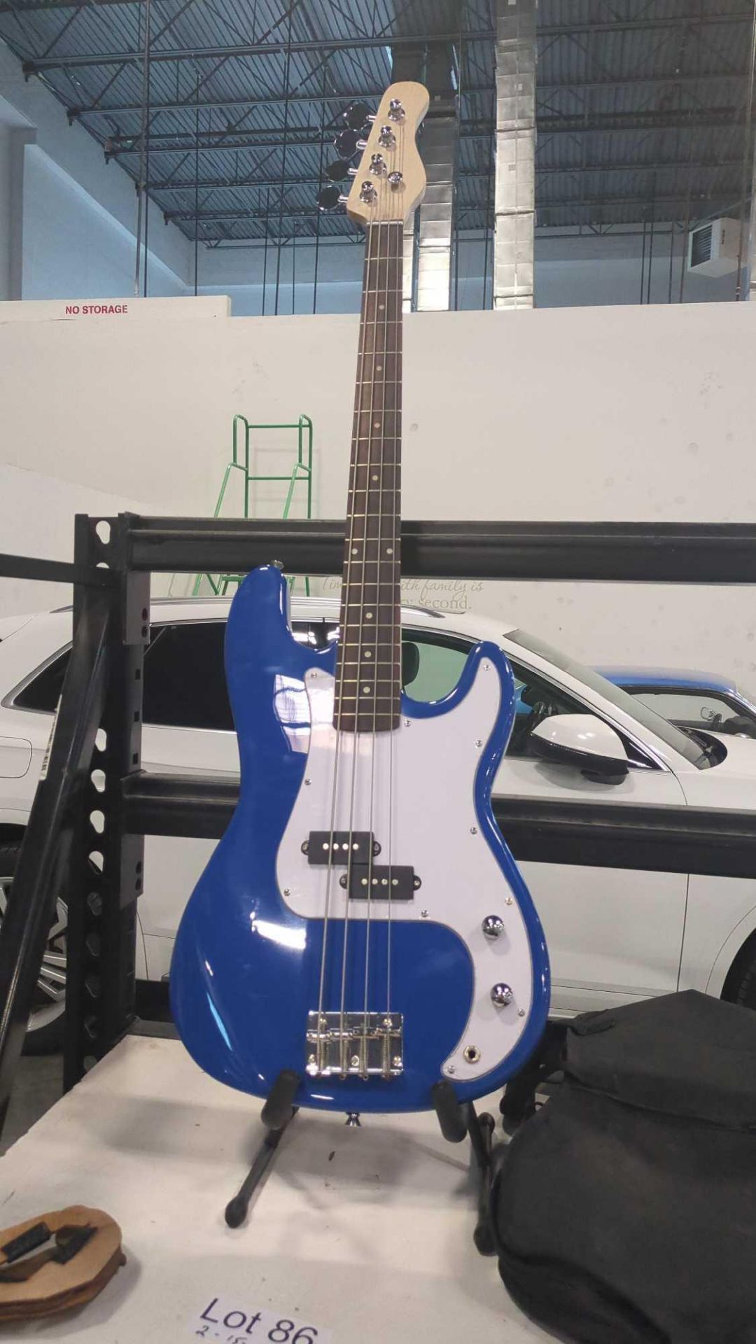Electric bass w/stand & gig bag - Image 6 of 6