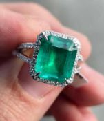 Emerald & Diamond Ring 18KT 6.43 cts Emerald & 0.66 cts Diamond