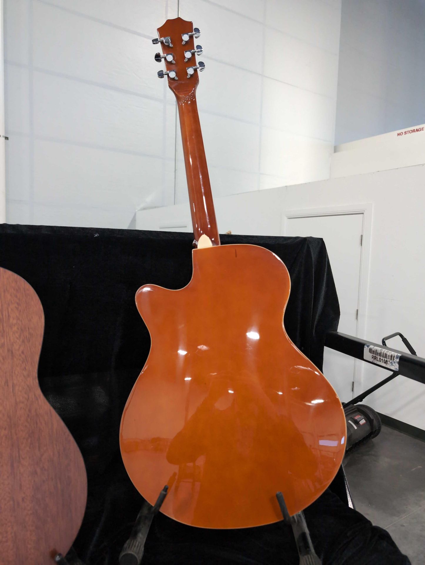 acoustic cutaway in classical guitar - Image 8 of 9
