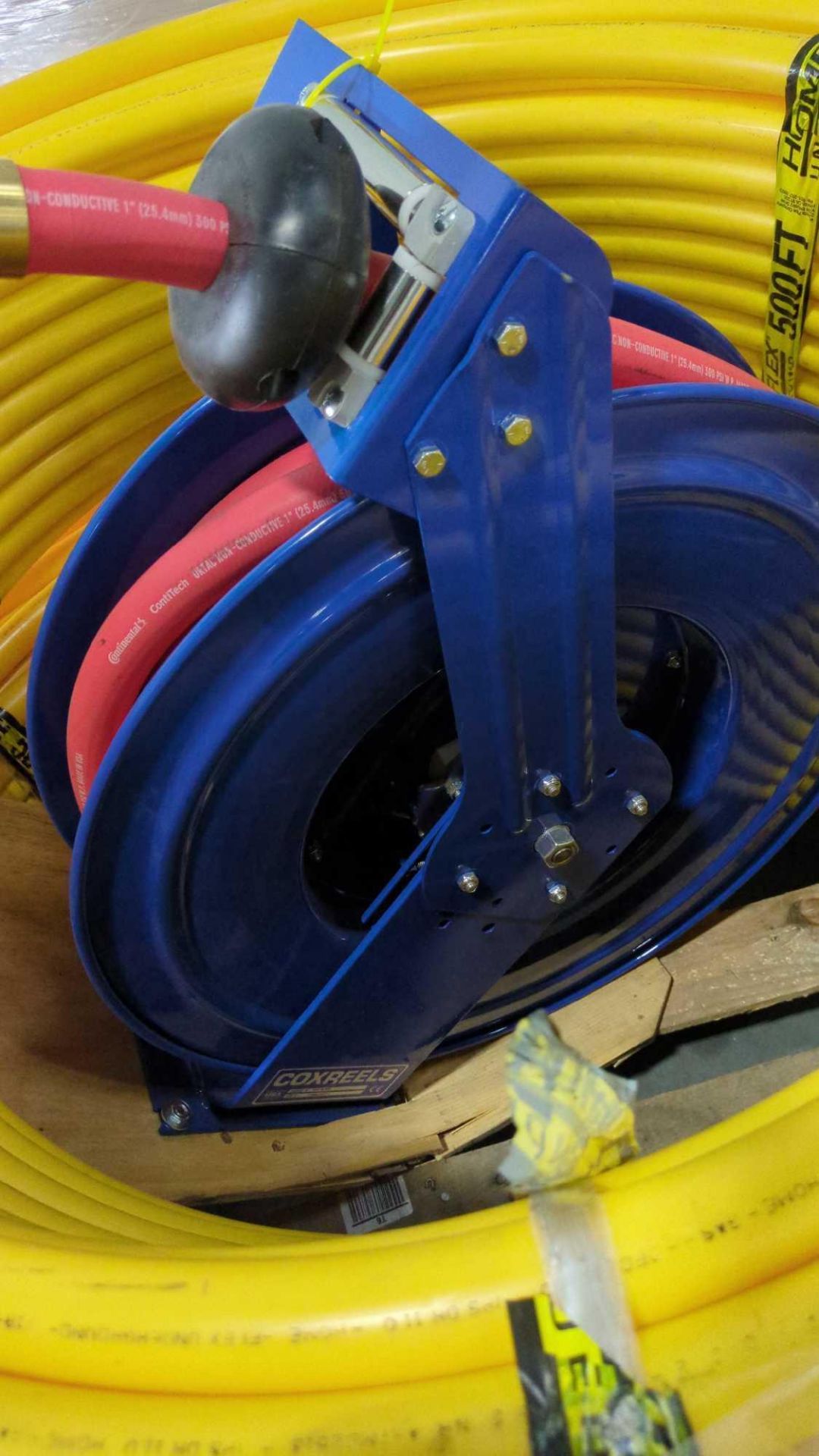 hose reel and plastic tubing - Image 2 of 5