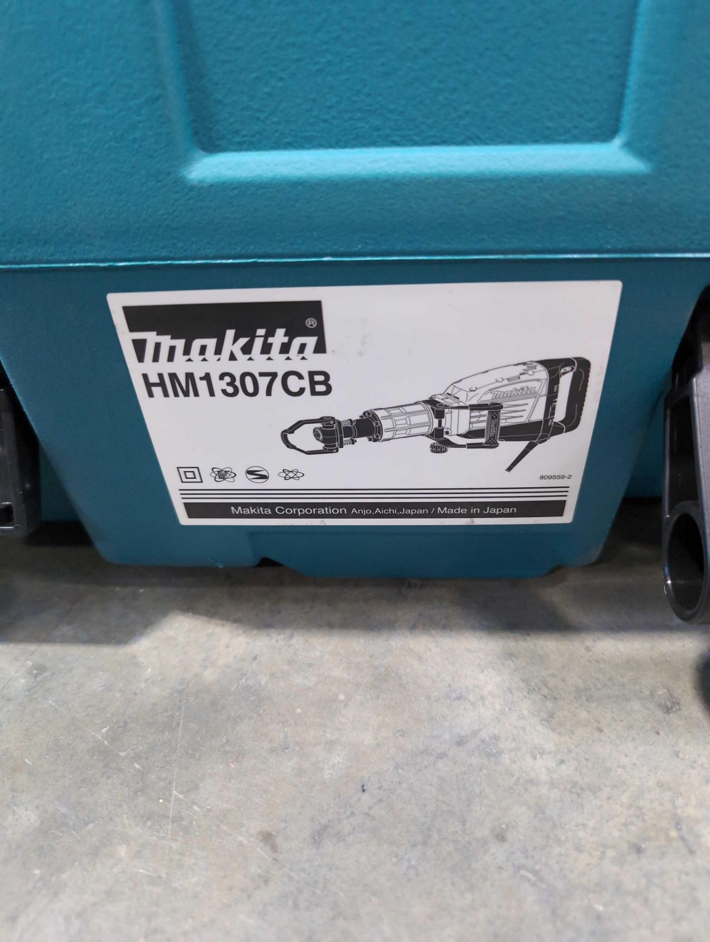 Makita electric breaker HM1307CB - Image 2 of 5