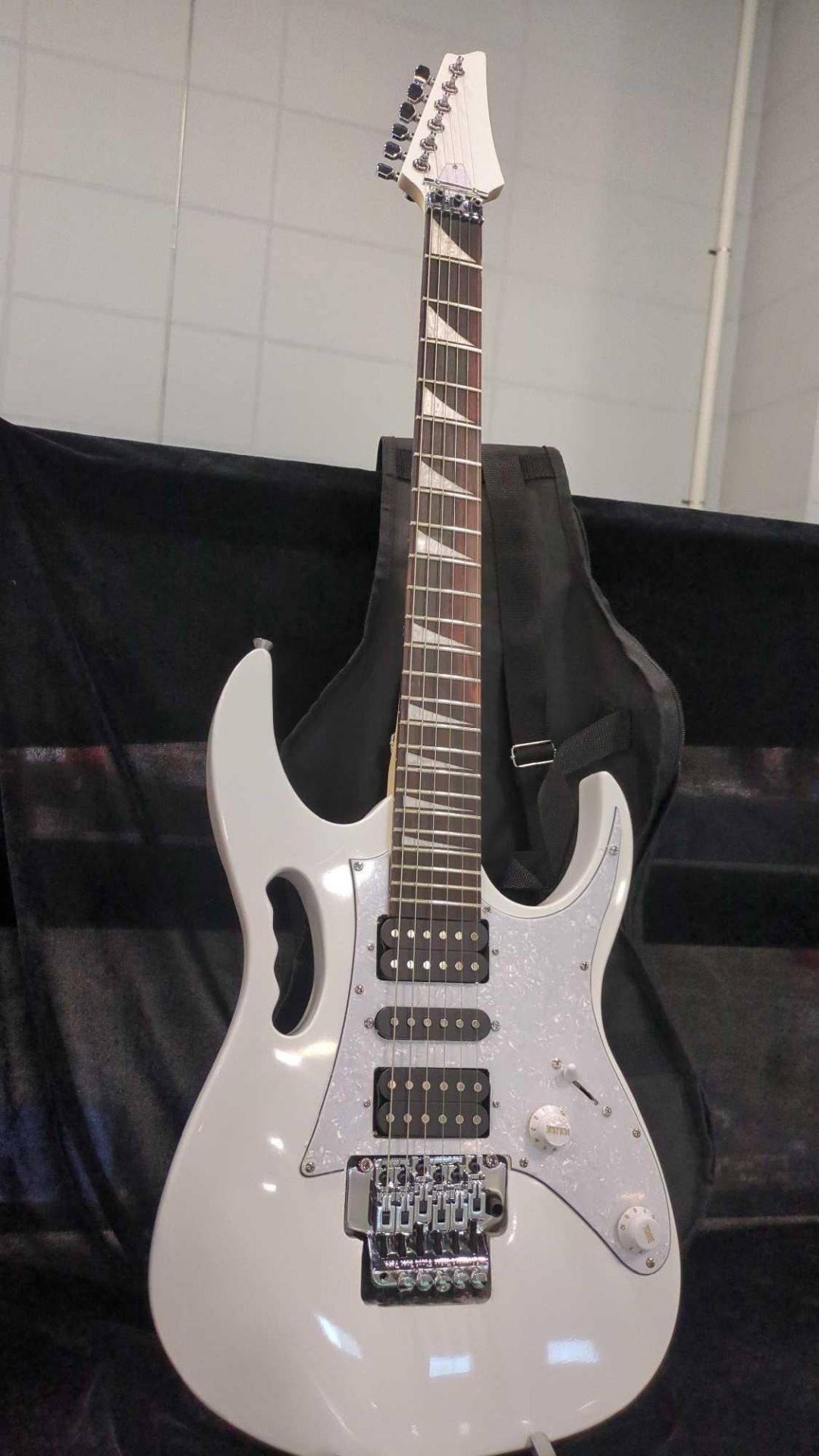 Electric Guitar w/ Floyd Rose Tremelo w/ stand - Image 3 of 5