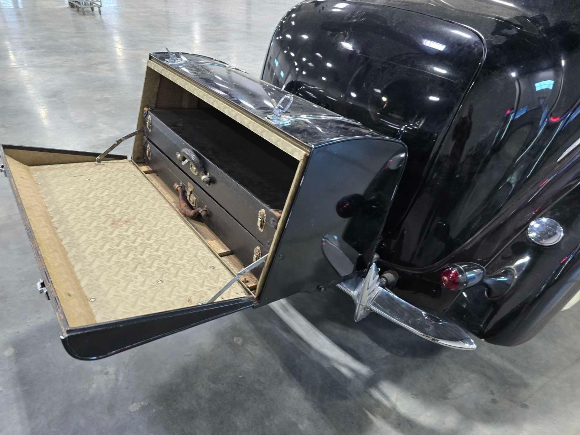 1938 Lincoln Model K v12 (last ran 4 years ago, we believe it needs new gas and a battery)  VIN #K91 - Image 8 of 37