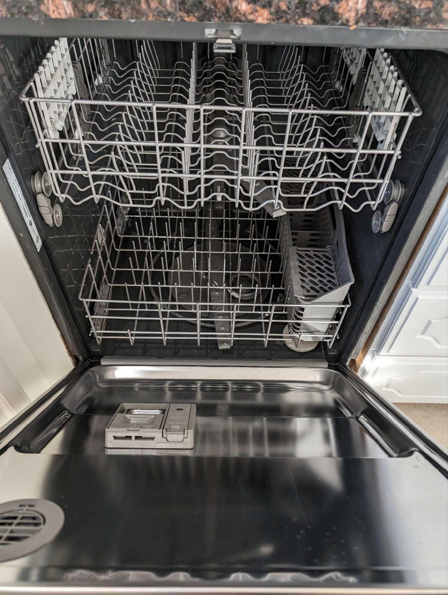 Whirlpool Dishwasher Model: WP540hamz 2 (dishwasher is new and has been installed but never been use - Image 7 of 7