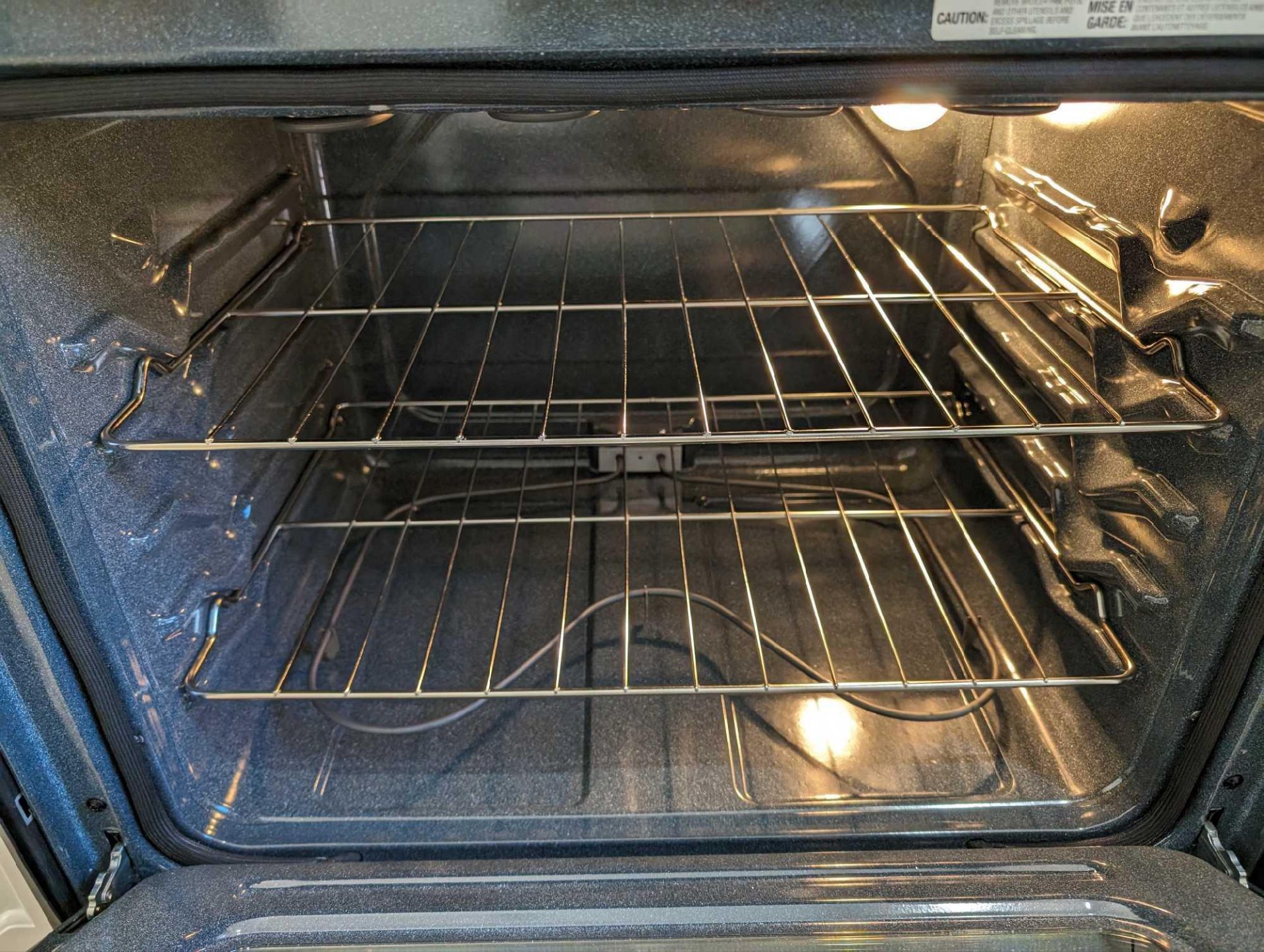 Whirlpool Model: wee515sols2  30" 4.8 Cu. ft Electric Range in Stainless Steel.  (Oven is new has ne - Image 7 of 9