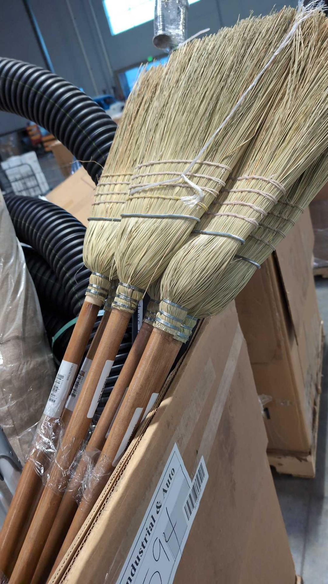 Drainage tubing, ladder, broom, Rug, step ladder, hockey stick, and more - Image 6 of 7