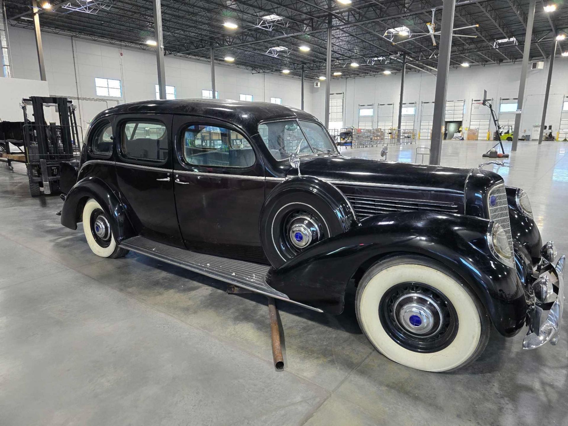 1938 Lincoln Model K v12 (last ran 4 years ago, we believe it needs new gas and a battery)  VIN #K91 - Image 18 of 37