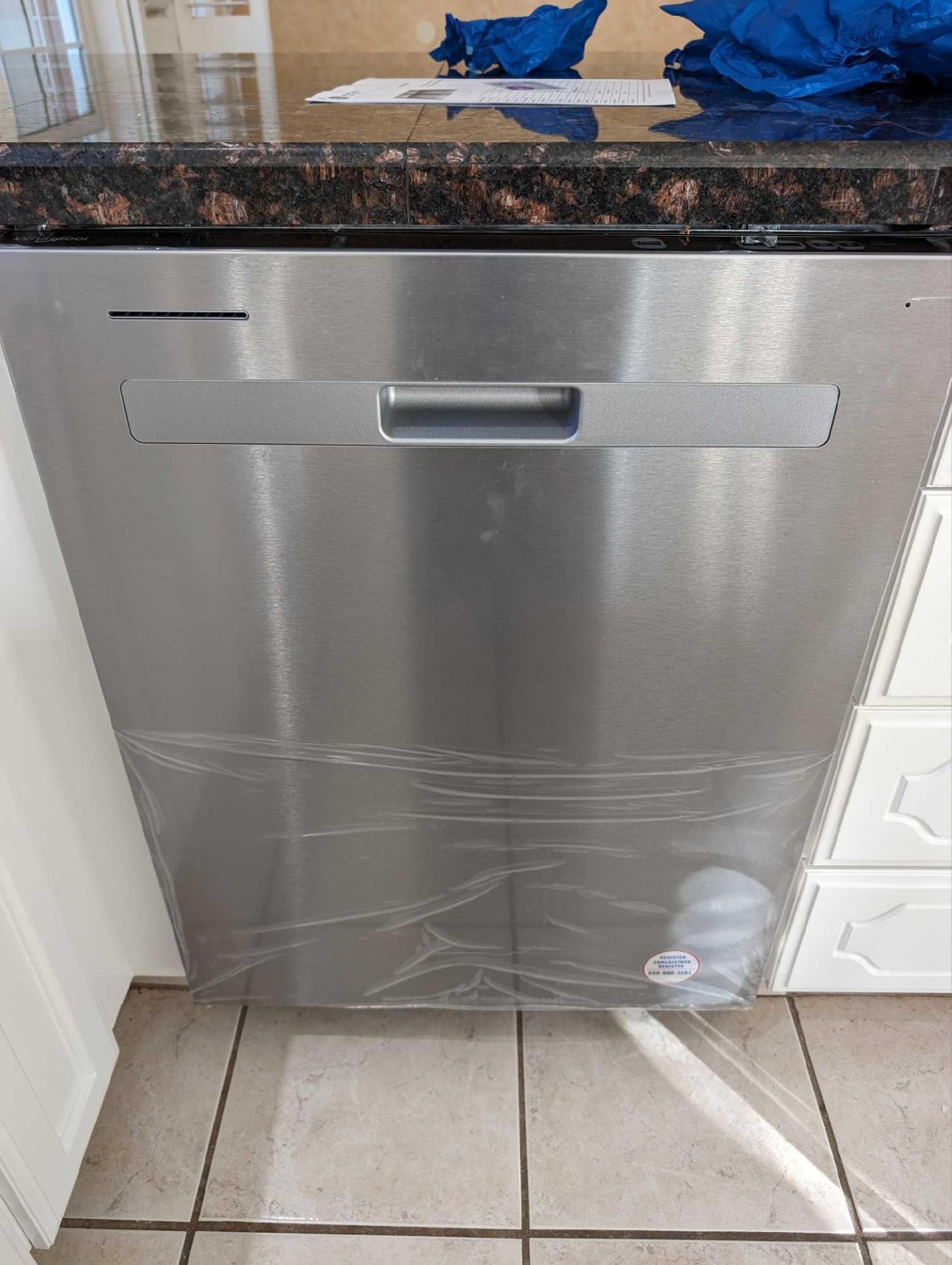 Whirlpool Dishwasher Model: WP540hamz 2 (dishwasher is new and has been installed but never been use - Image 3 of 7