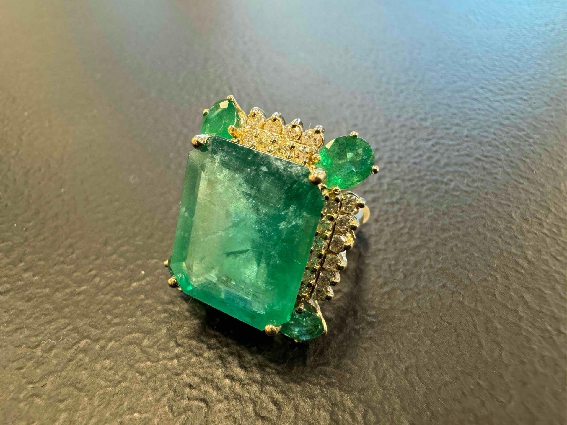 14K Yellow Gold Emerald Beryl & Diamond Ring 18.06ctw Emerald, 1.00 ctw Diamond - Image 3 of 7