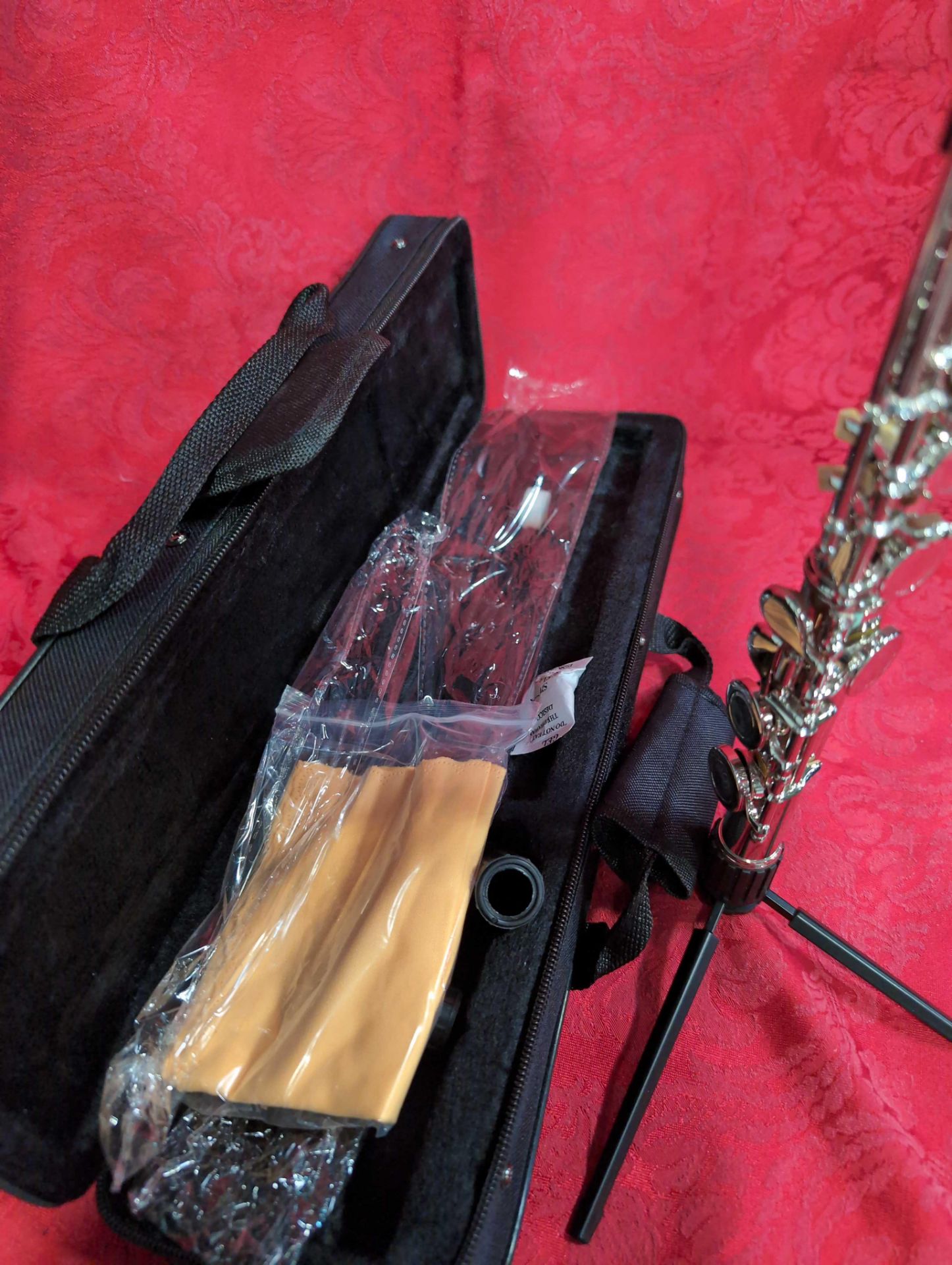 Flute w/stand - Image 5 of 6