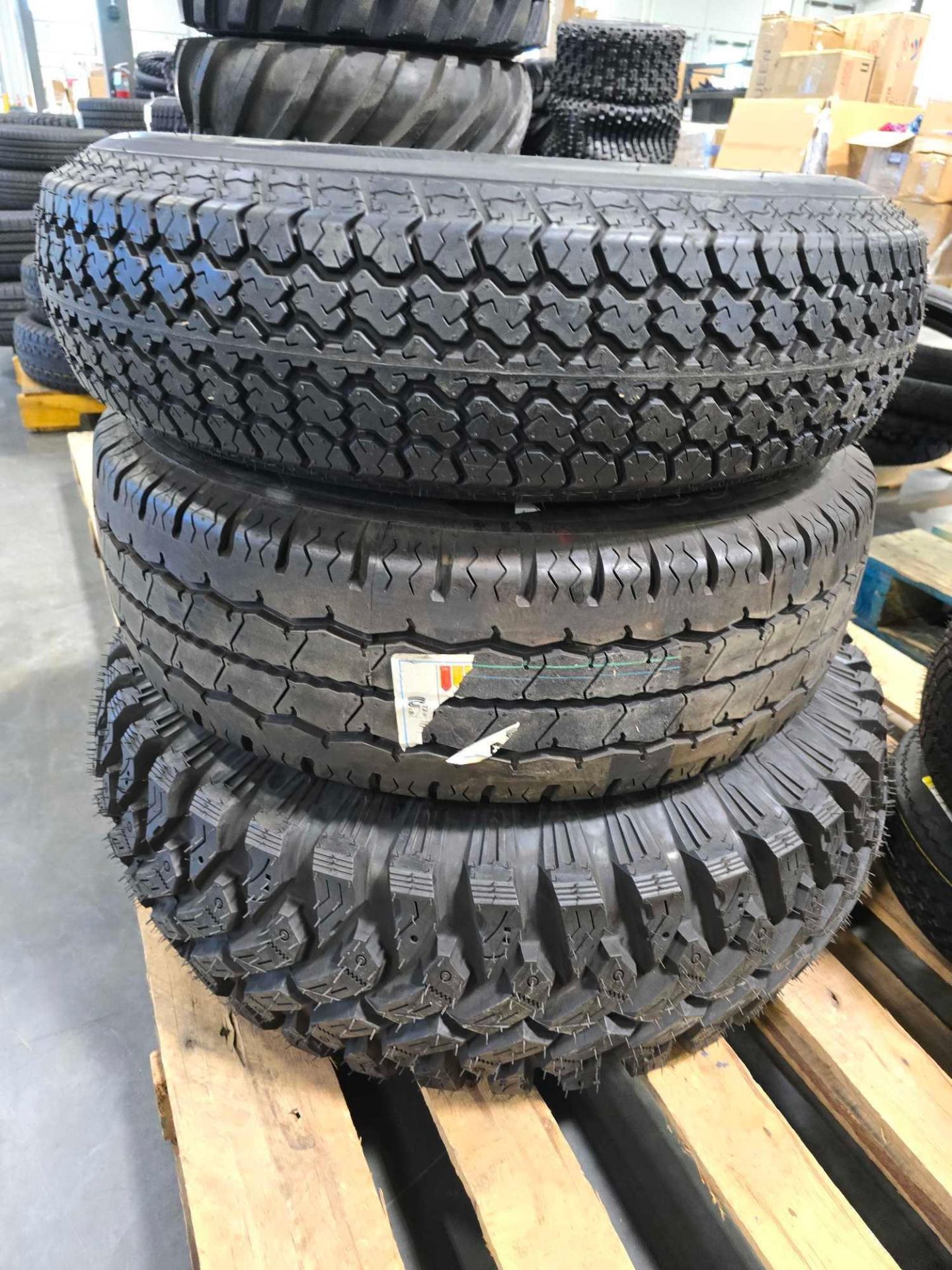 pallet of tires with rims - Image 6 of 11