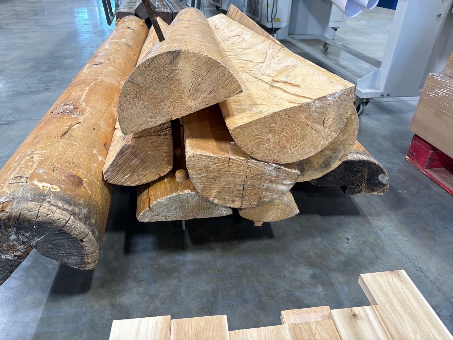 Large Logs - Image 2 of 3
