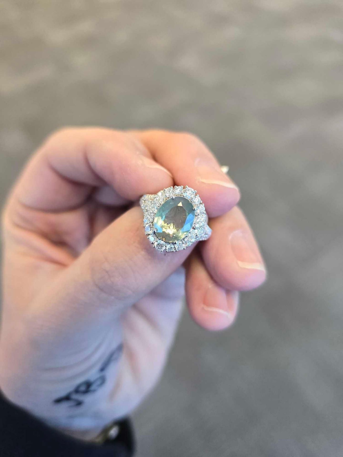 Platinum alexandrite and diamond ring 3.86 carats alexandrite 97 carat of diamond - Image 4 of 10