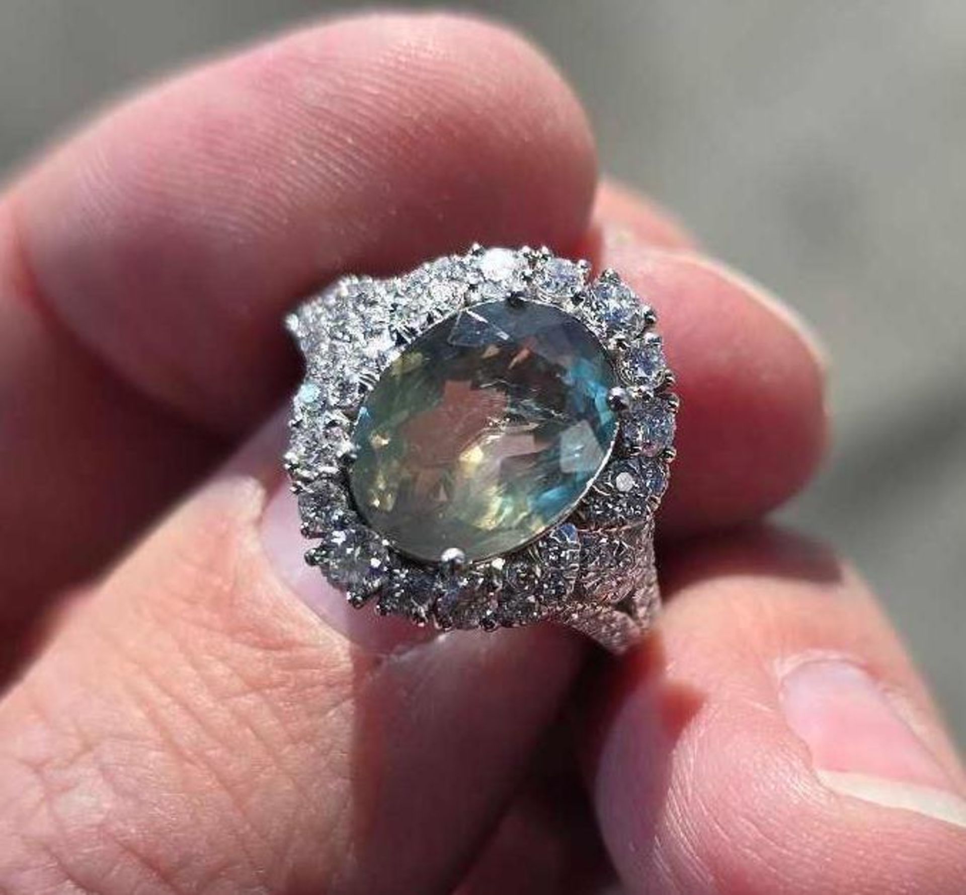 Platinum alexandrite and diamond ring 3.86 carats alexandrite 97 carat of diamond