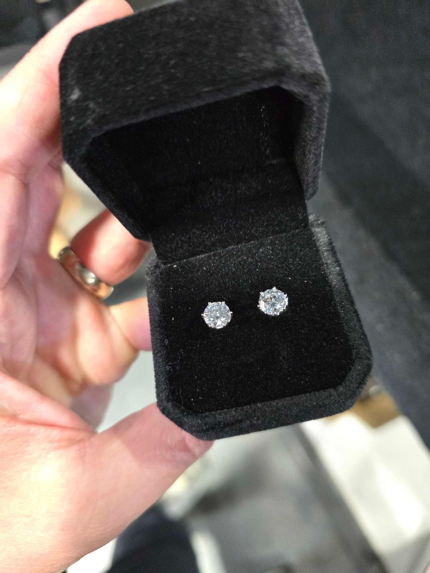 4 Carat Moissanite Sterling Silver Ring size 7, 2 Carat moissanite Sterling silver earrings - Image 3 of 3