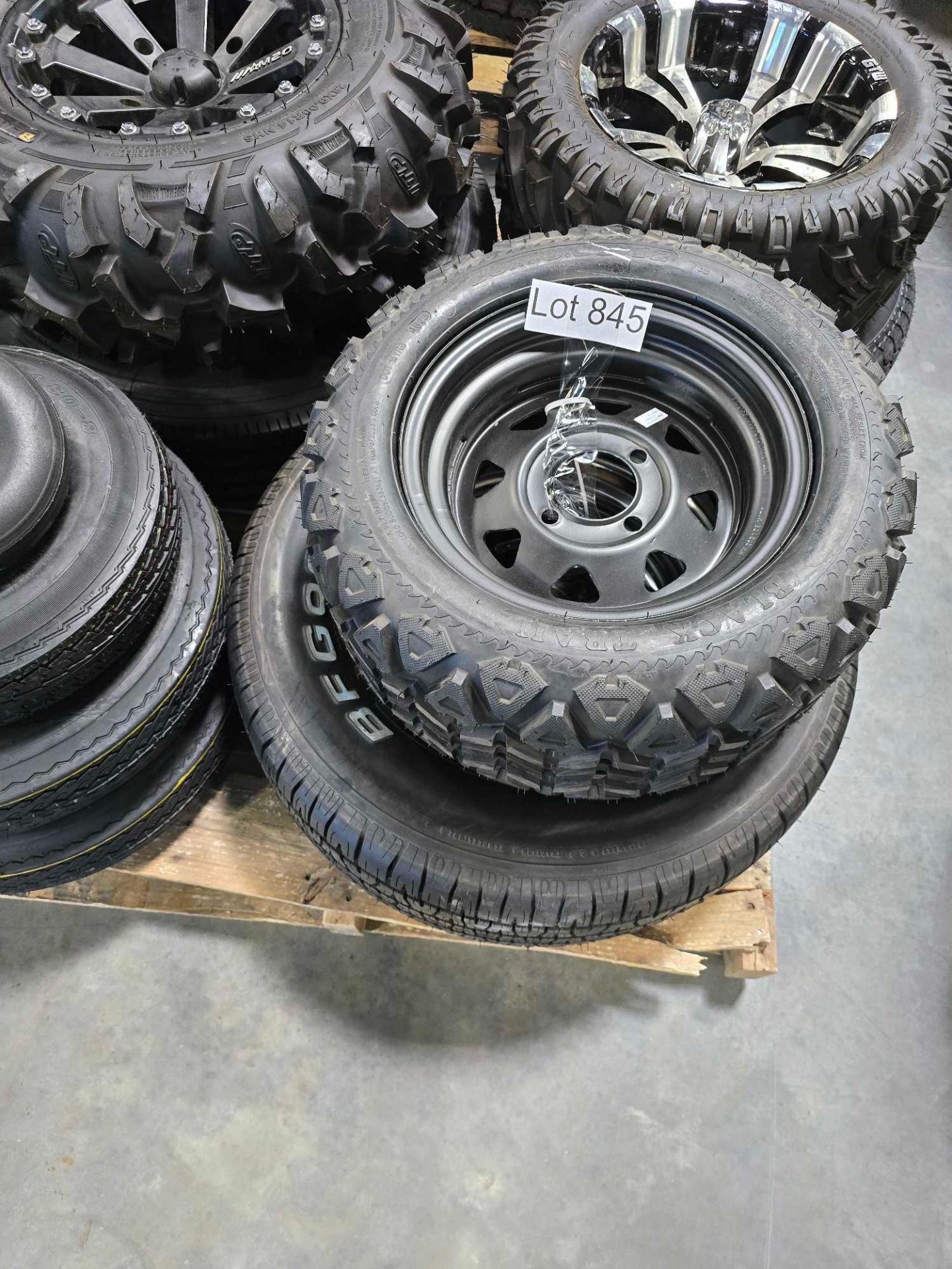 pallet of tires with rims - Image 2 of 5