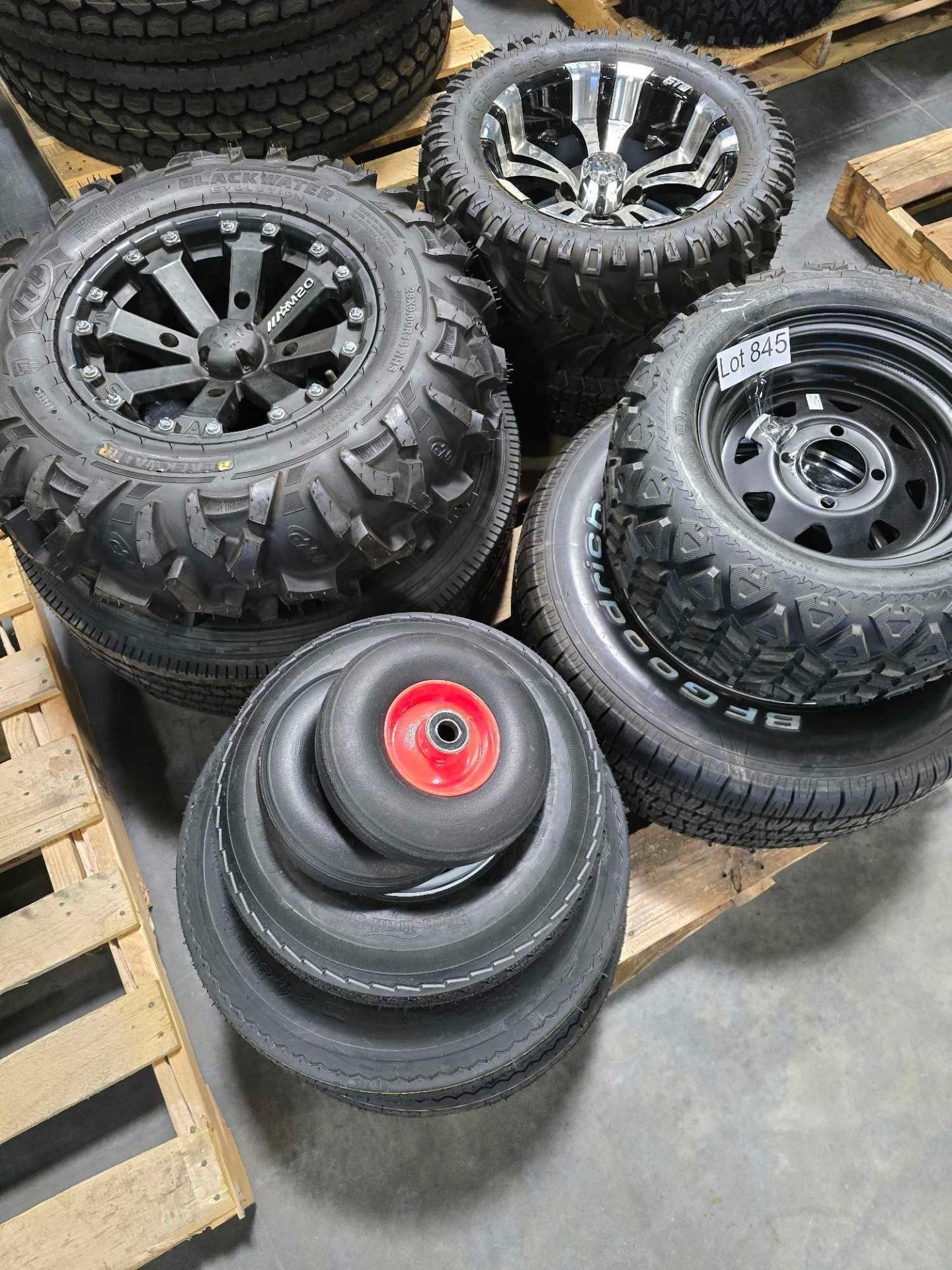 pallet of tires with rims - Image 5 of 5