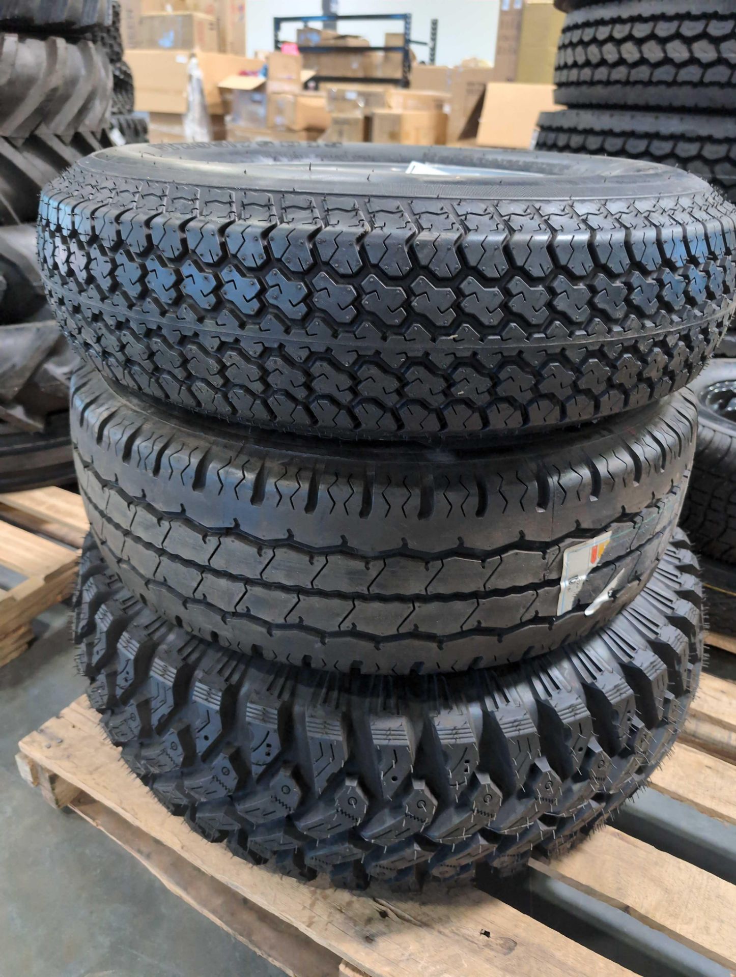 pallet of tires with rims - Image 8 of 11