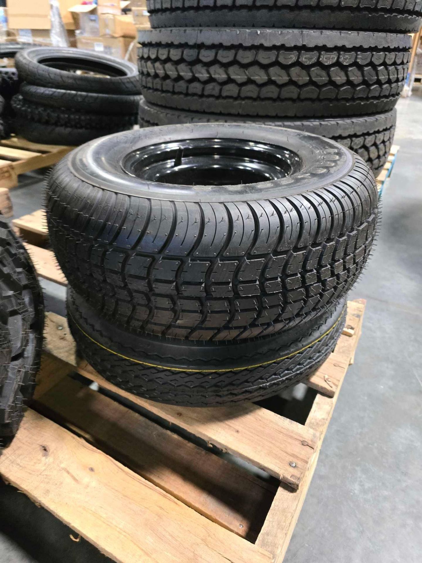 pallet of tires with rims - Image 5 of 11