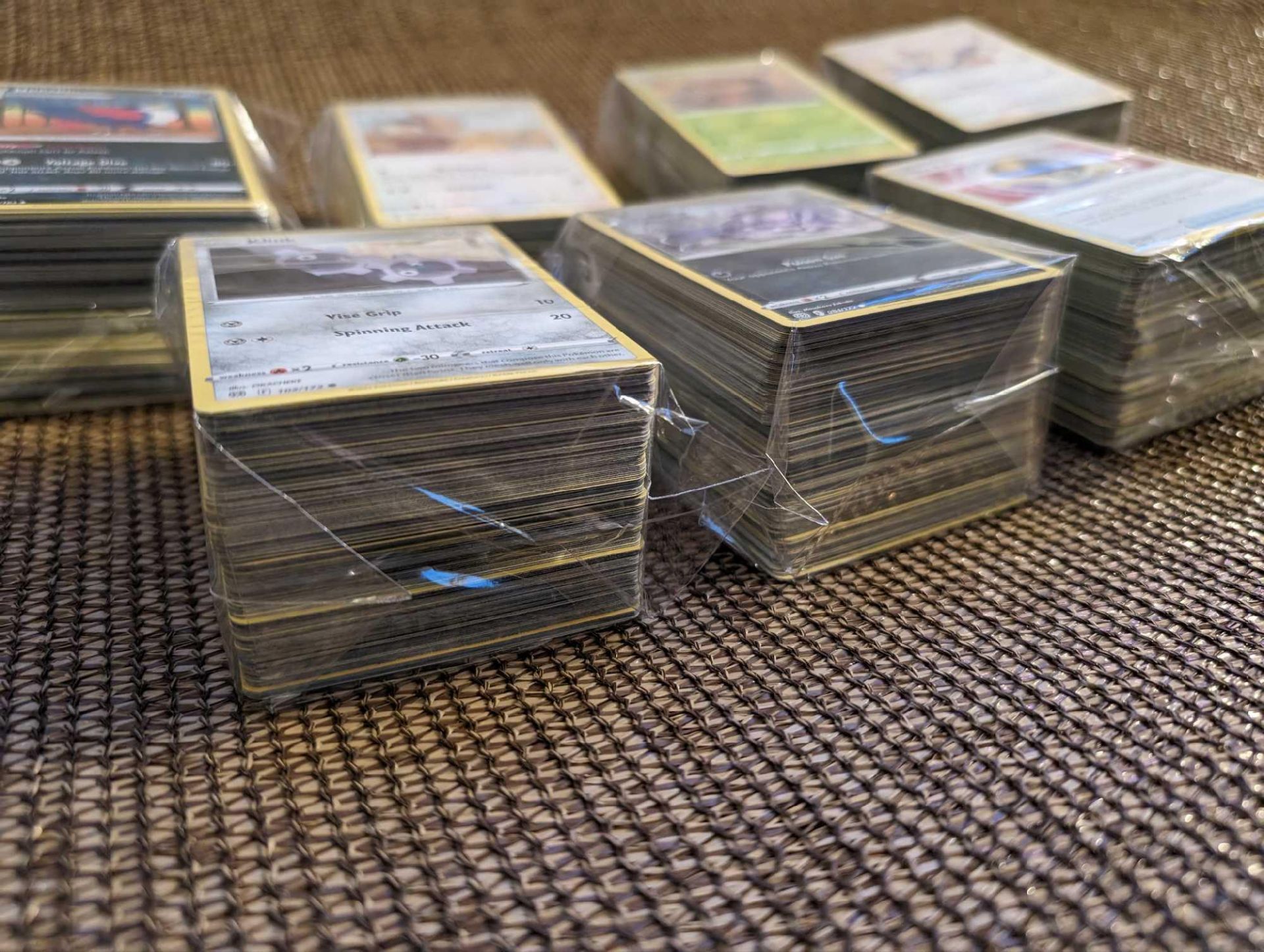 Approx 1,000 Pokemon Cards - Image 2 of 4