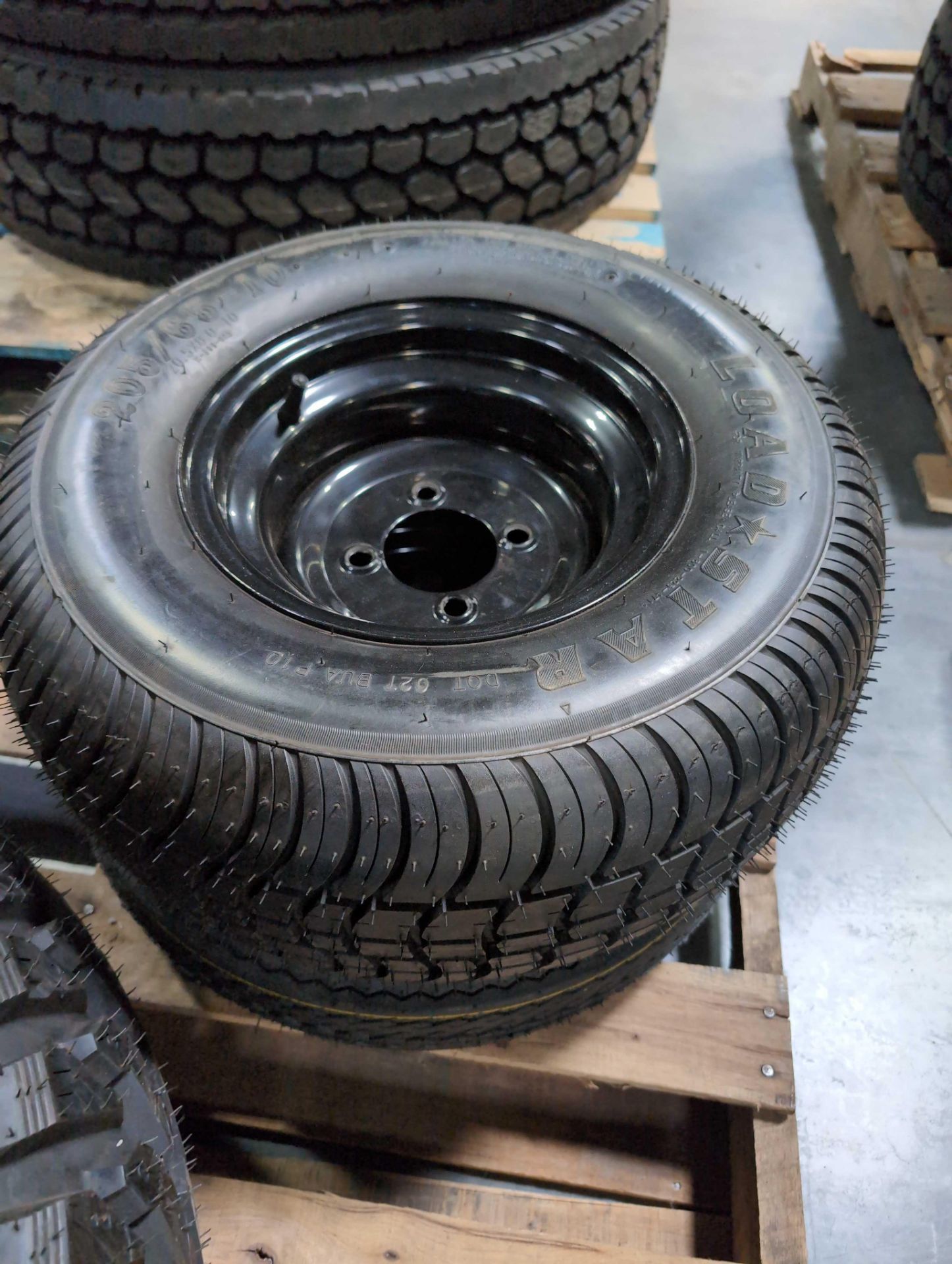pallet of tires with rims - Image 10 of 11