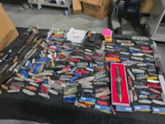 table lot of pocket knives and other collectible knives