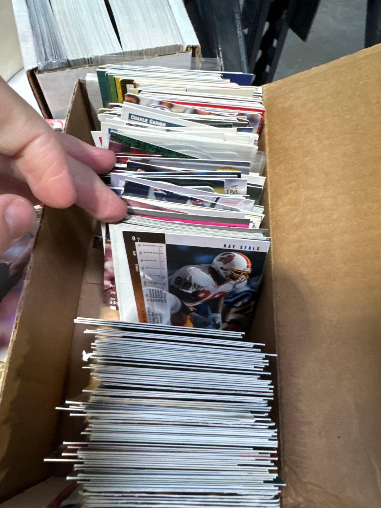large lot of football cards - Image 17 of 19