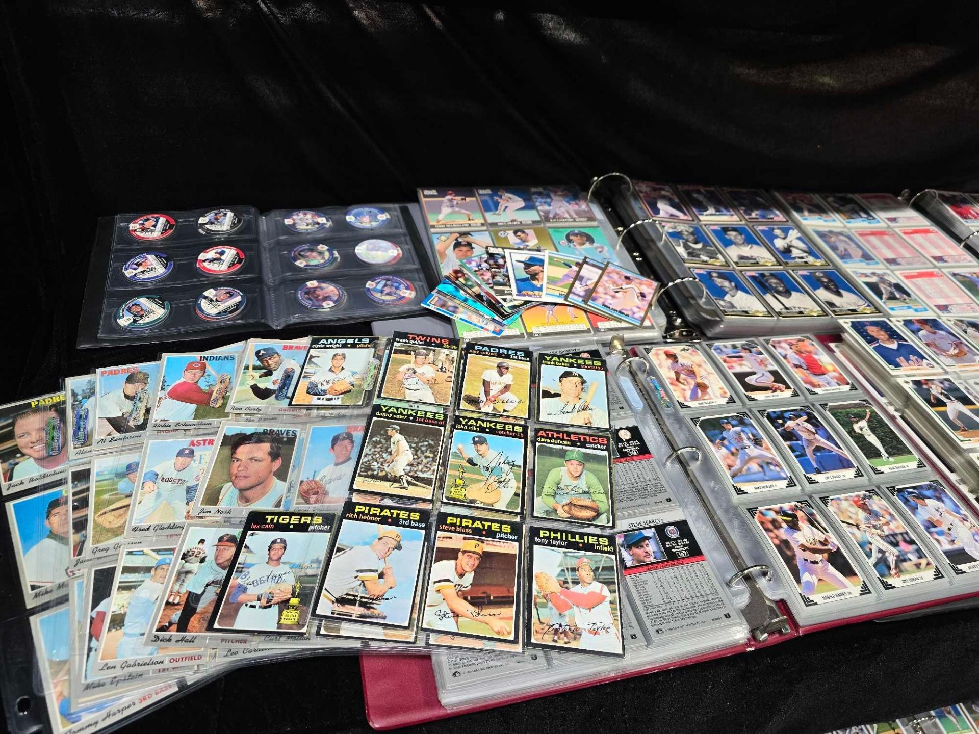 large lot of baseball cards most of them in binders and sleeves and 7-Eleven vintage baseball items - Image 2 of 7