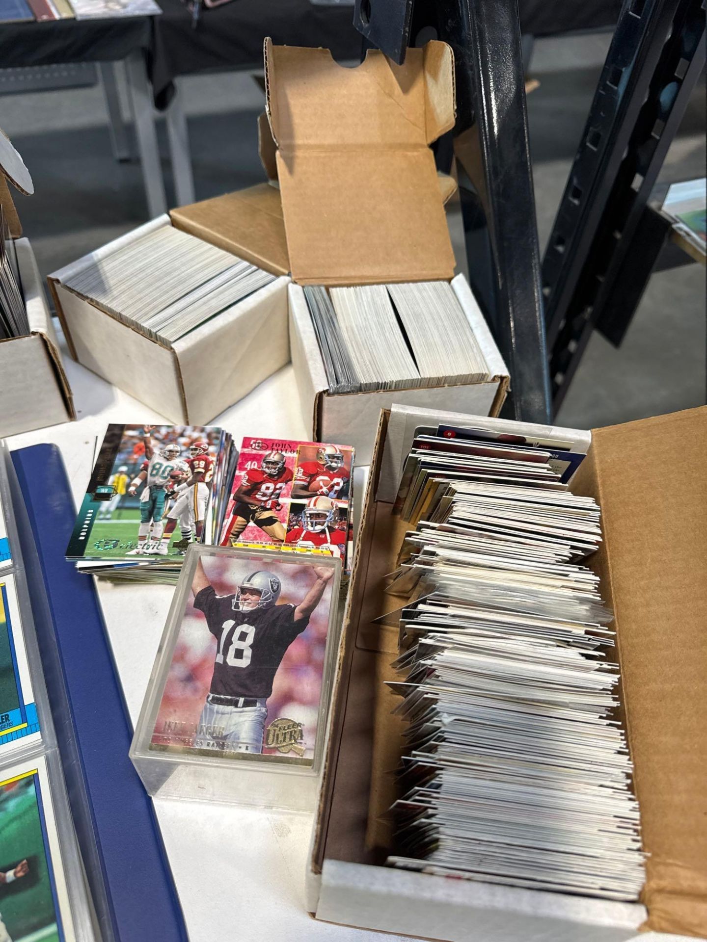 large lot of football cards - Image 16 of 19