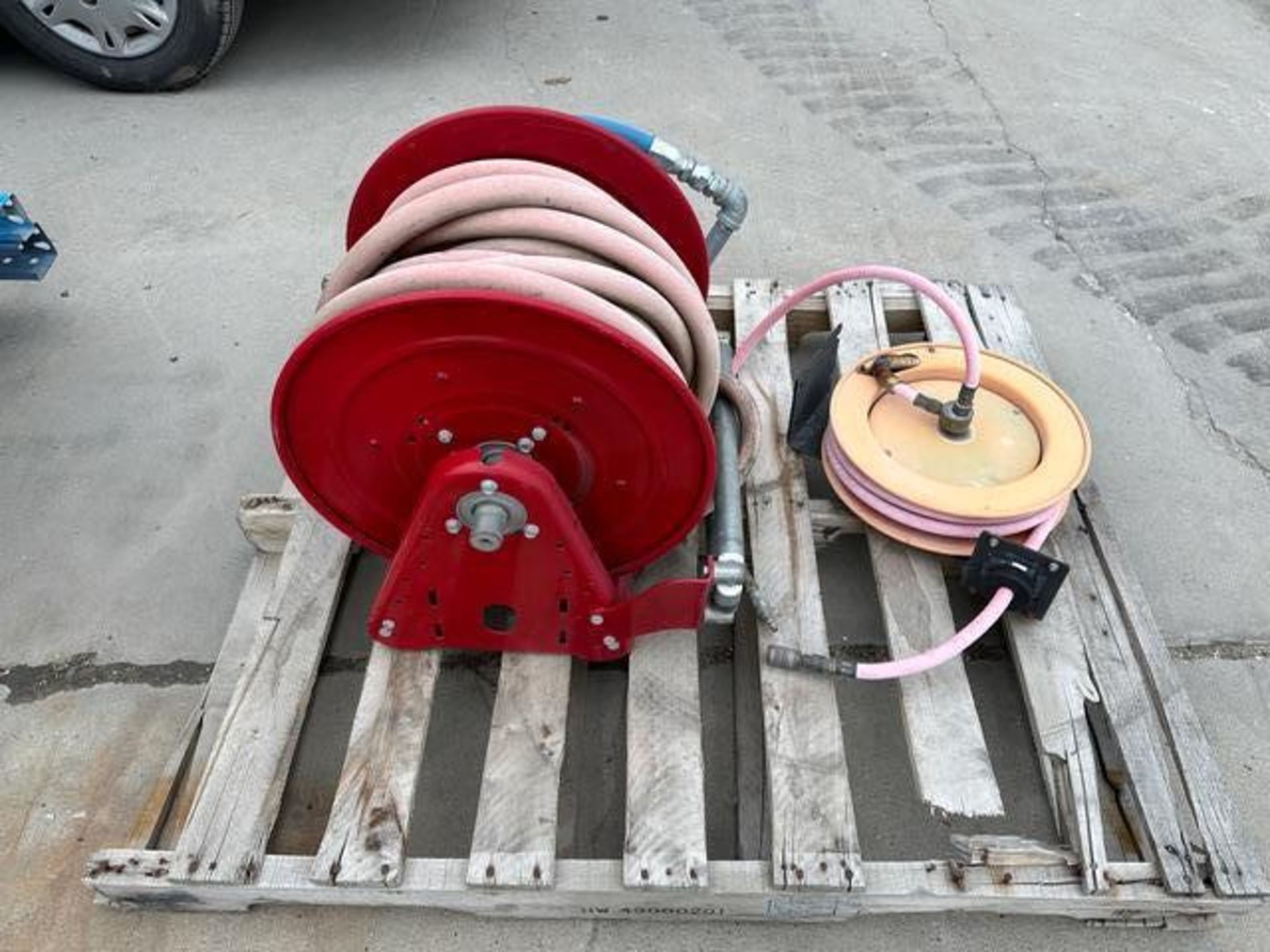 Reelcraft Motor Driven Hose Reel Heavy Duty 3/4" Hose 12v and an auto Rewind hose reel with 1/2" hos - Image 2 of 8