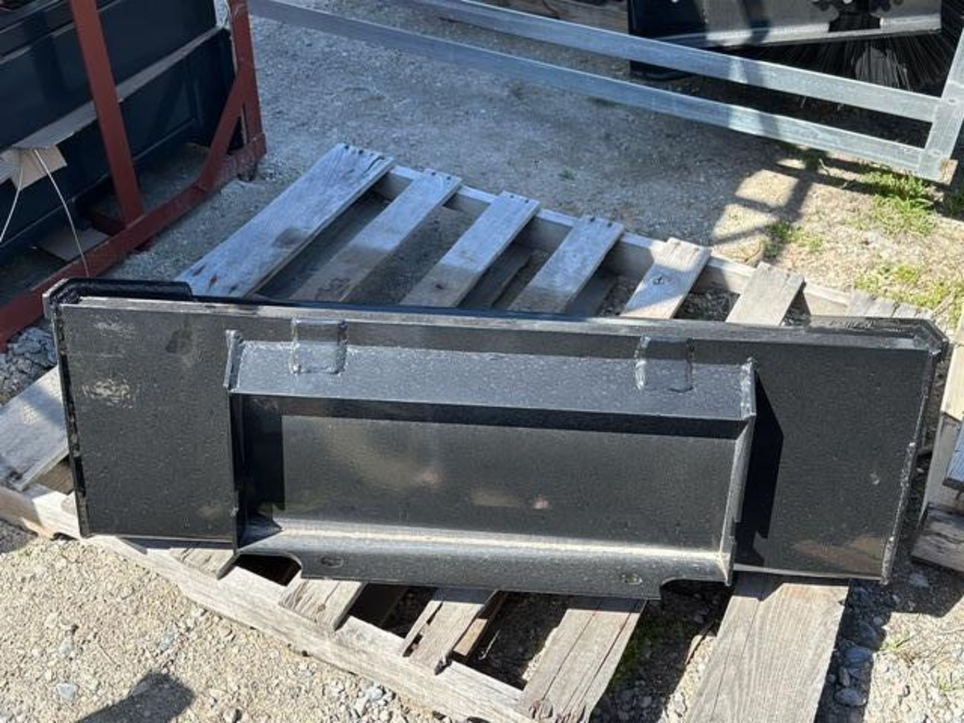 42" Mini Skid Steer Quick Attach Bucket (located in Orem) Pickup Thursday 11-5 & Friday 9-4 - Image 2 of 6