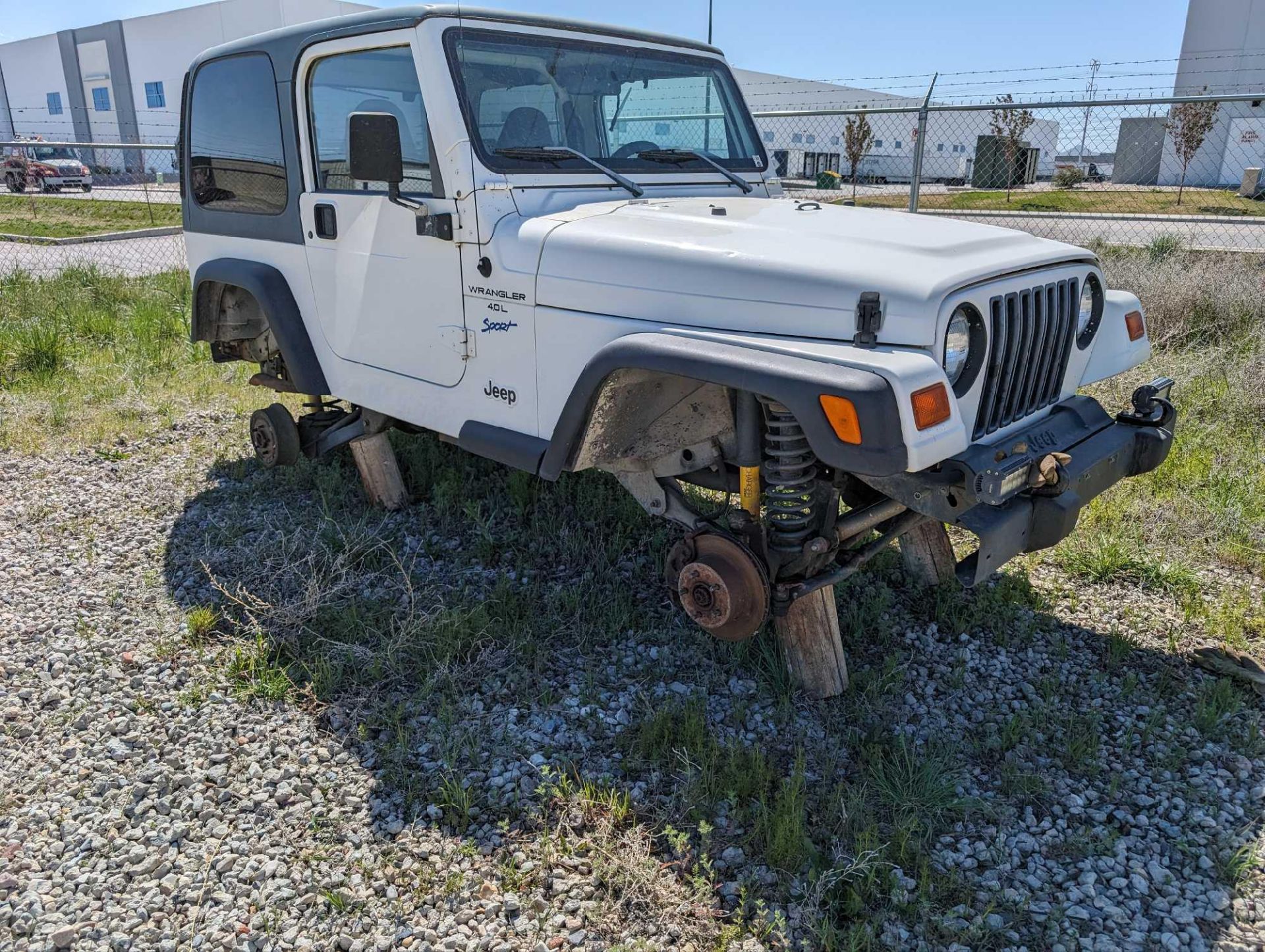 1998 Jeep Wrangler Sport 4wd, v6 VIN #: 1J4FY19S6WP712195 Features and Notes: currently not running. - Image 2 of 13