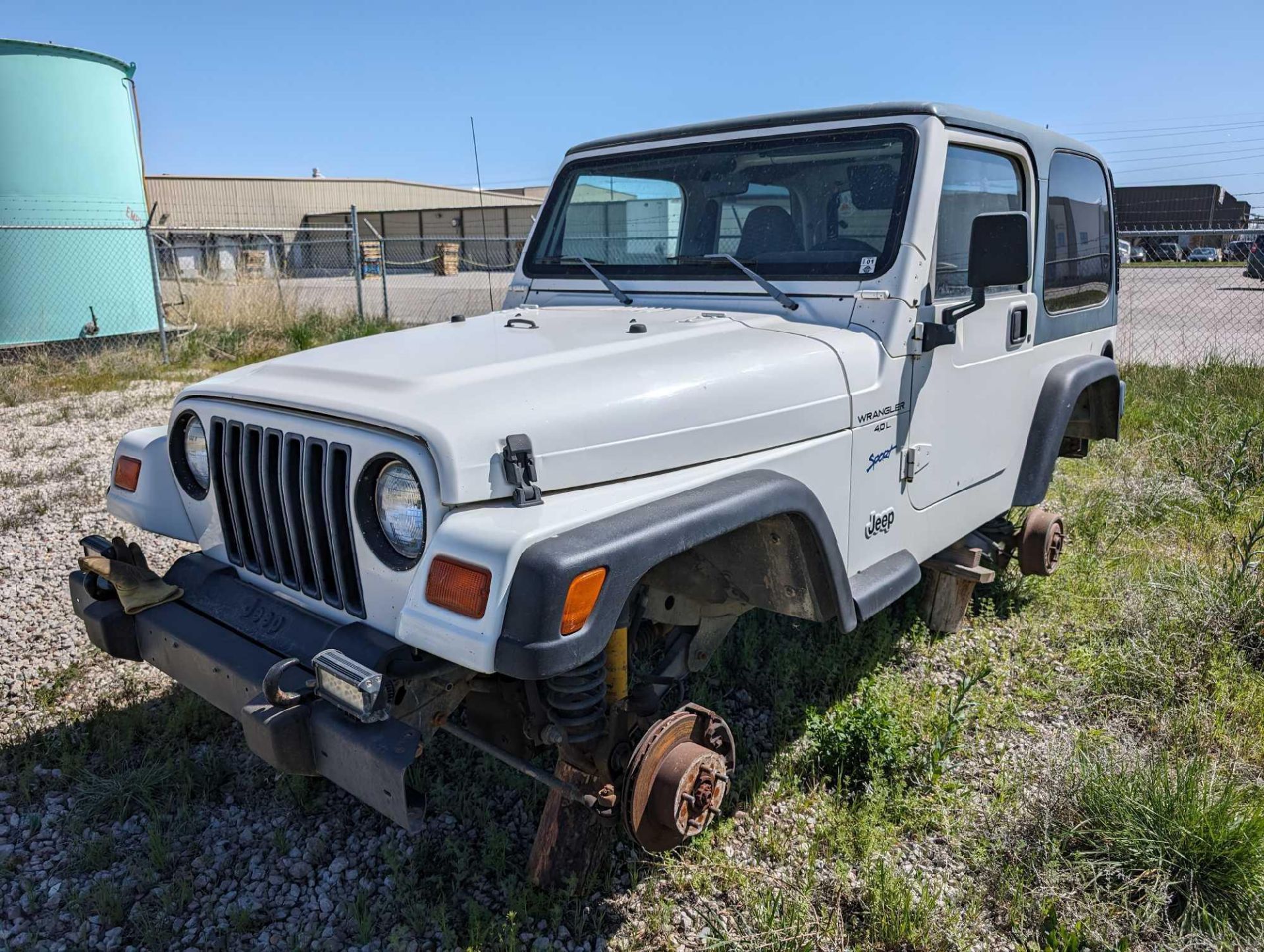 1998 Jeep Wrangler Sport 4wd, v6 VIN #: 1J4FY19S6WP712195 Features and Notes: currently not running. - Image 3 of 13
