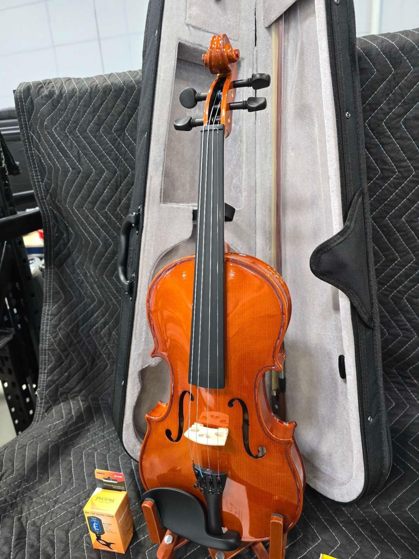 Violin 4/4 Size w/stand - Image 4 of 4