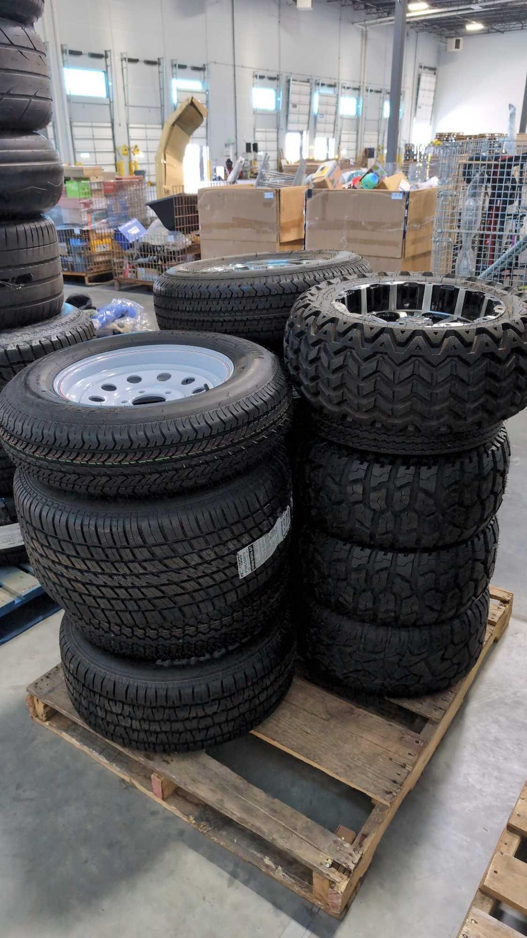 Tires with rims - Image 7 of 13