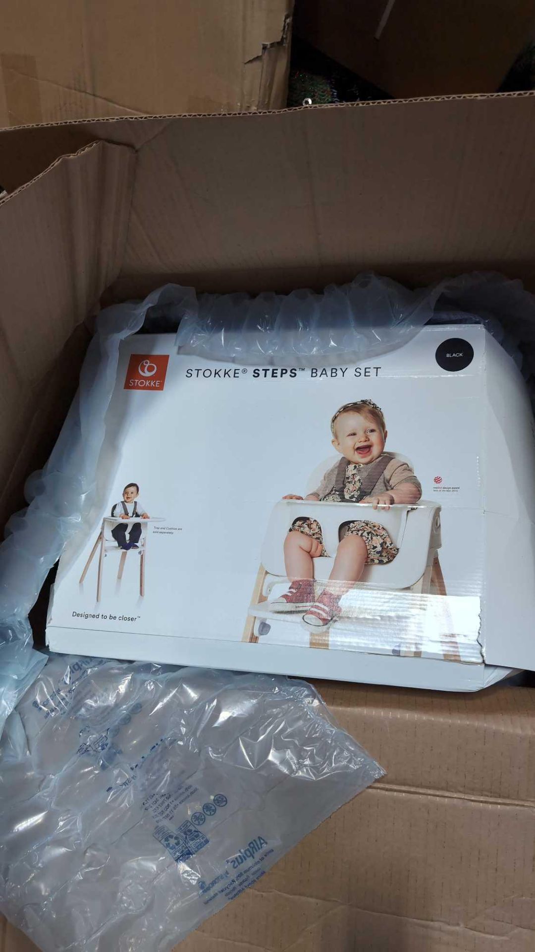 Box of phone stands, Stokke chairs, Dometic CFX3 45 Coole, grohe rain shower head, napkins, kitchen - Image 9 of 12