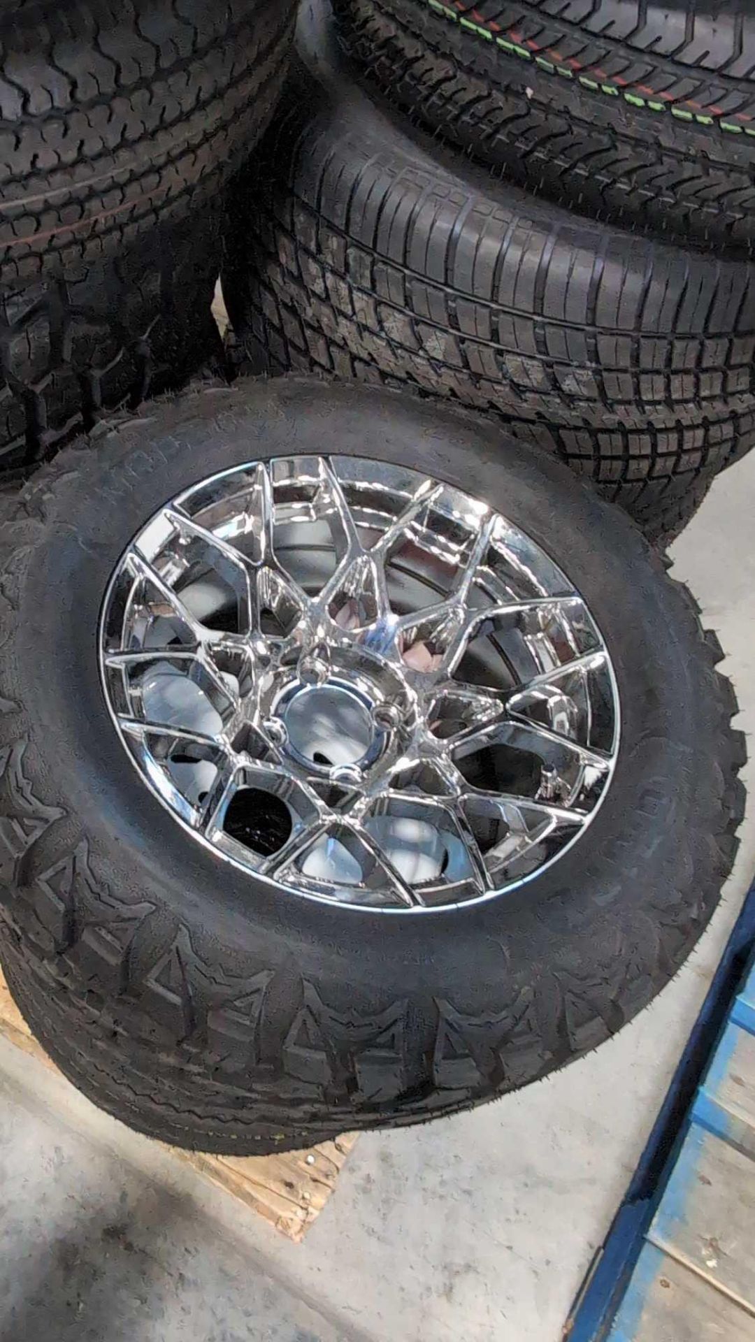 Tires with rims - Image 12 of 13