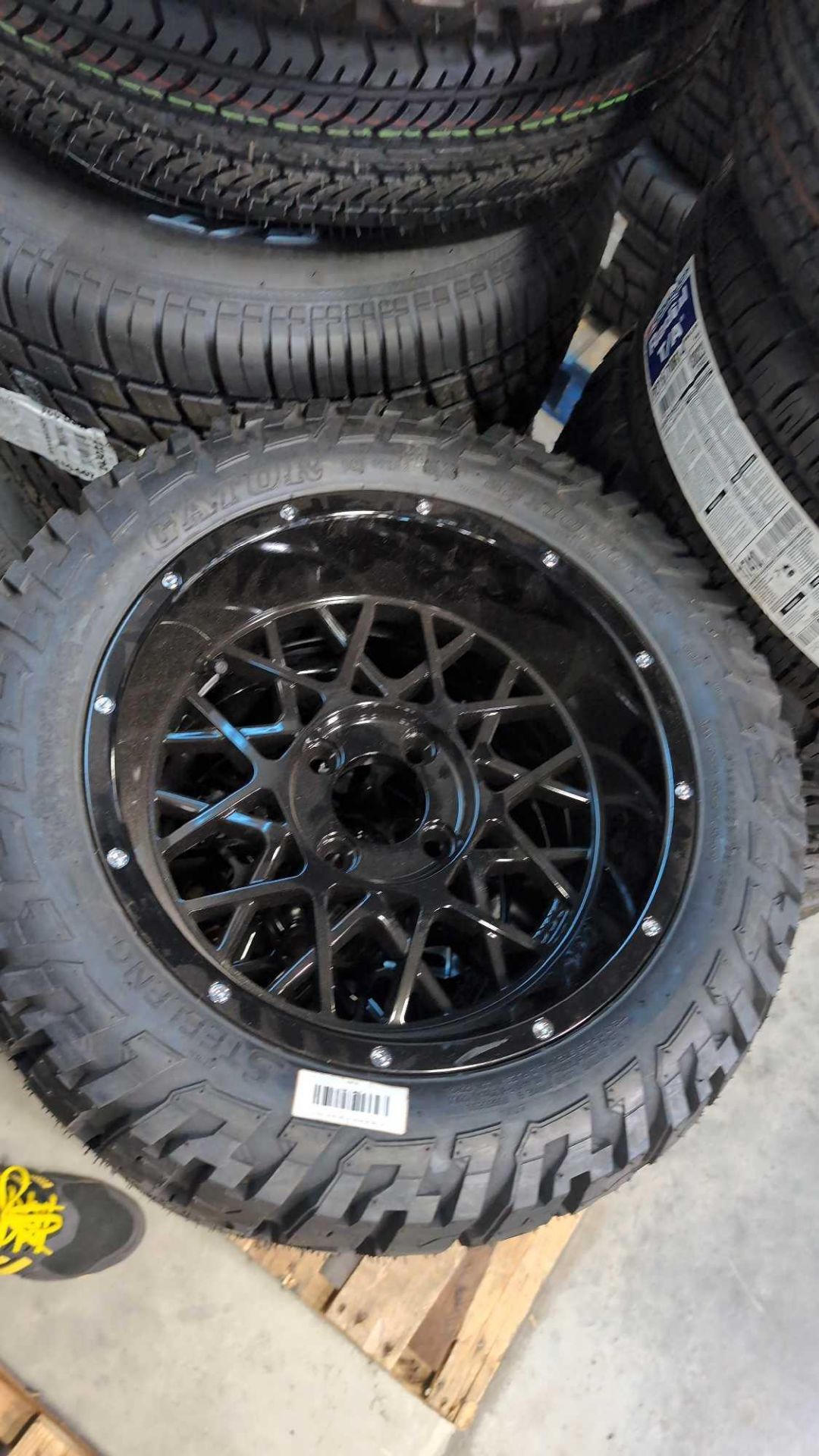 Tires with rims - Image 9 of 13