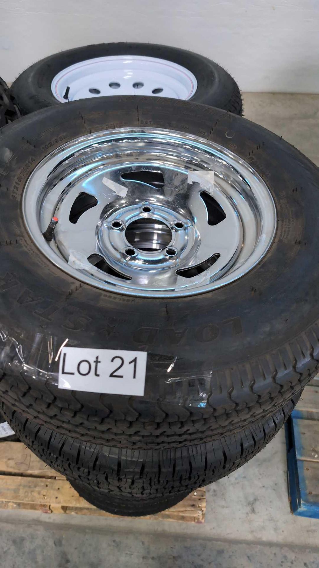 Tires with rims - Image 2 of 13