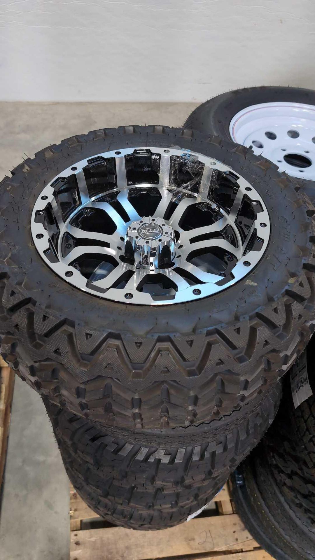 Tires with rims - Image 3 of 13