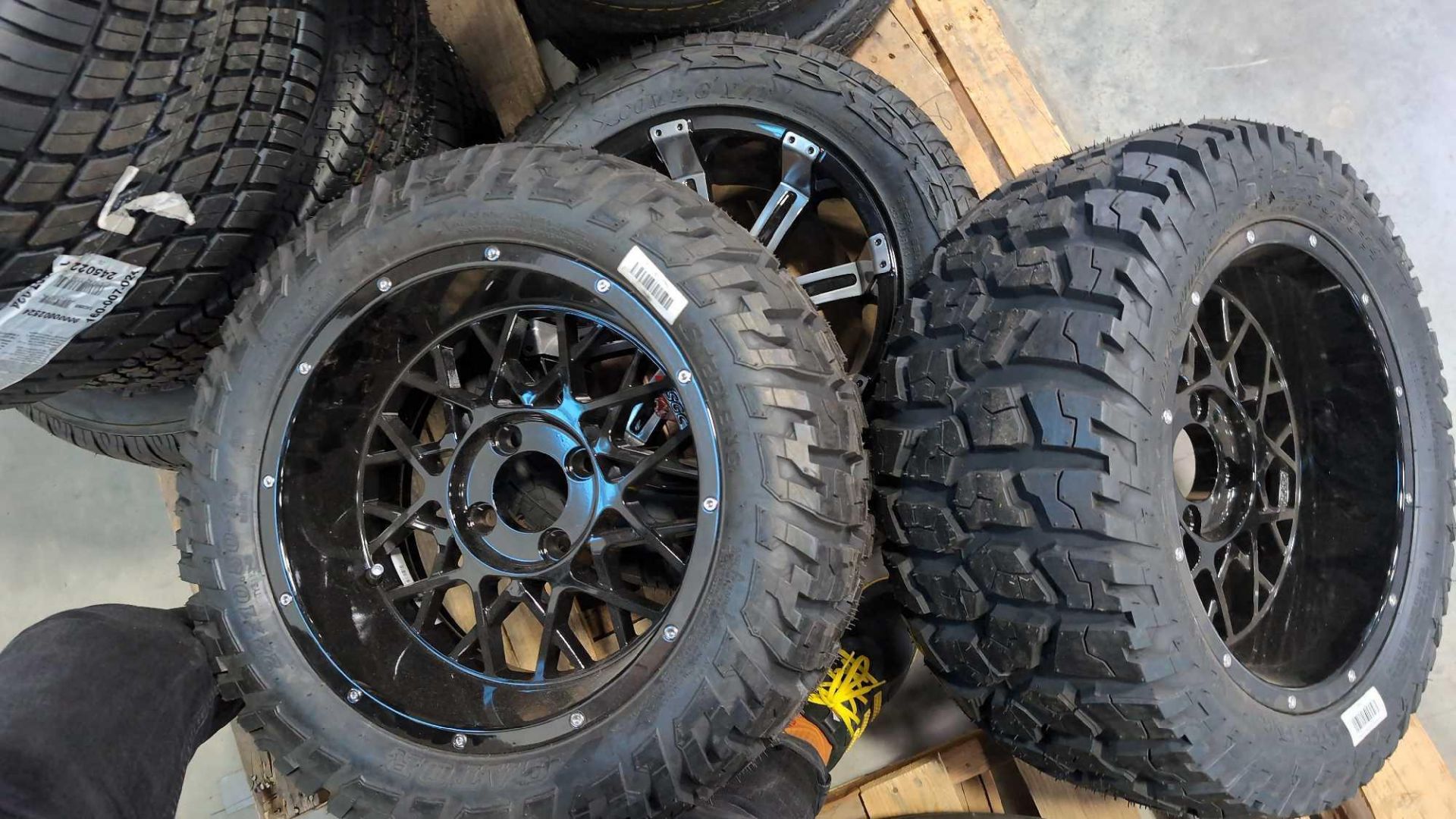 Tires with rims - Image 10 of 13