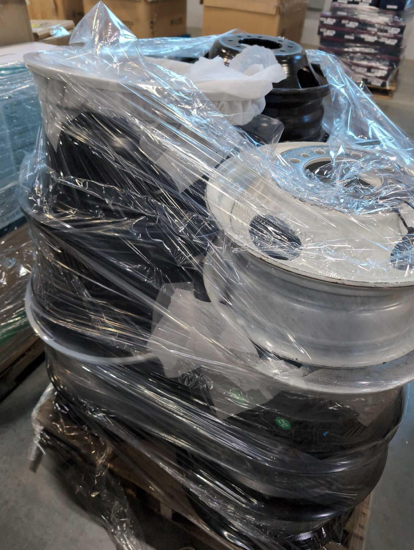 Pallet of rims - Image 5 of 9