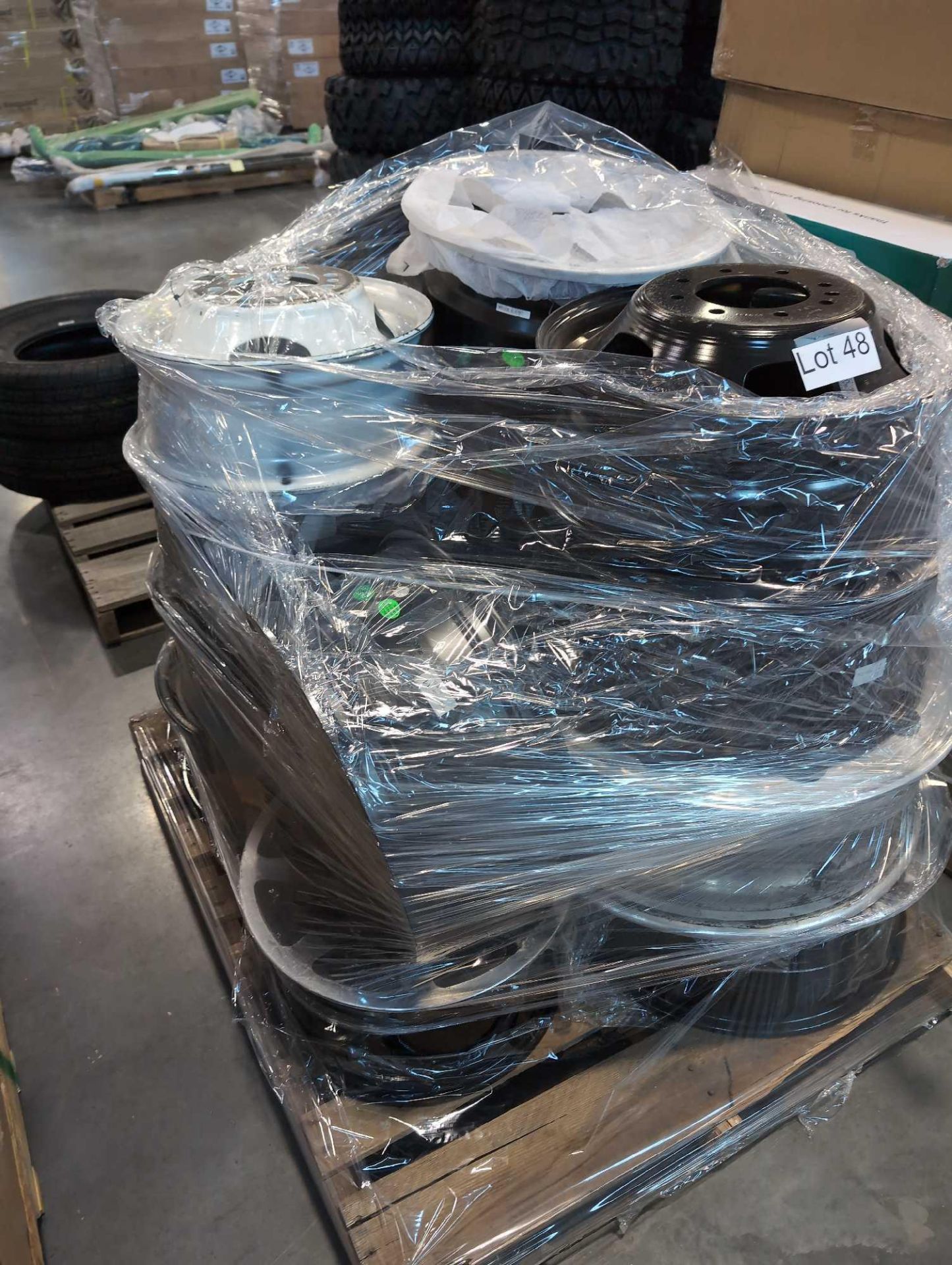 Pallet of rims - Image 2 of 9