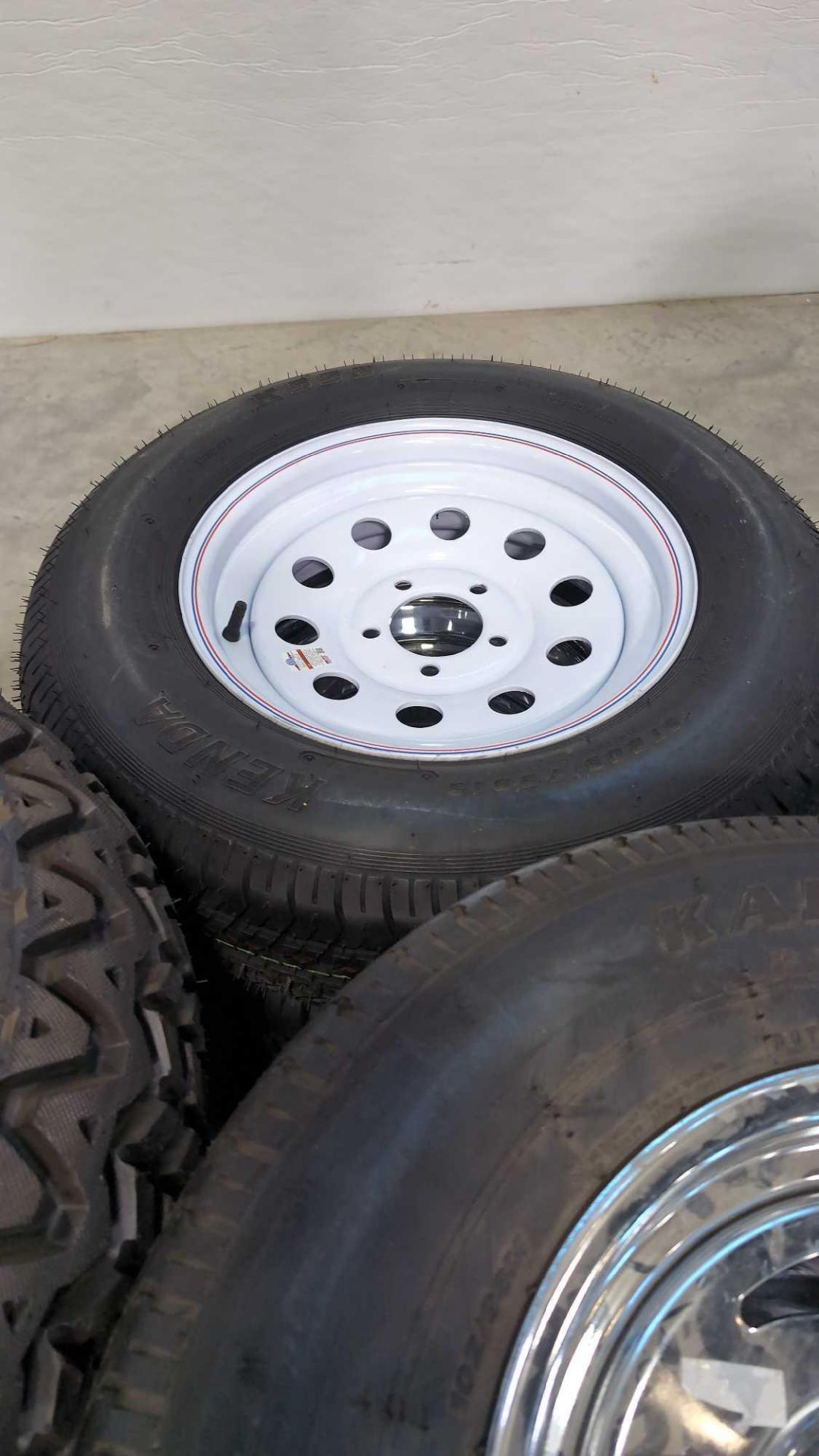 Tires with rims - Image 4 of 13