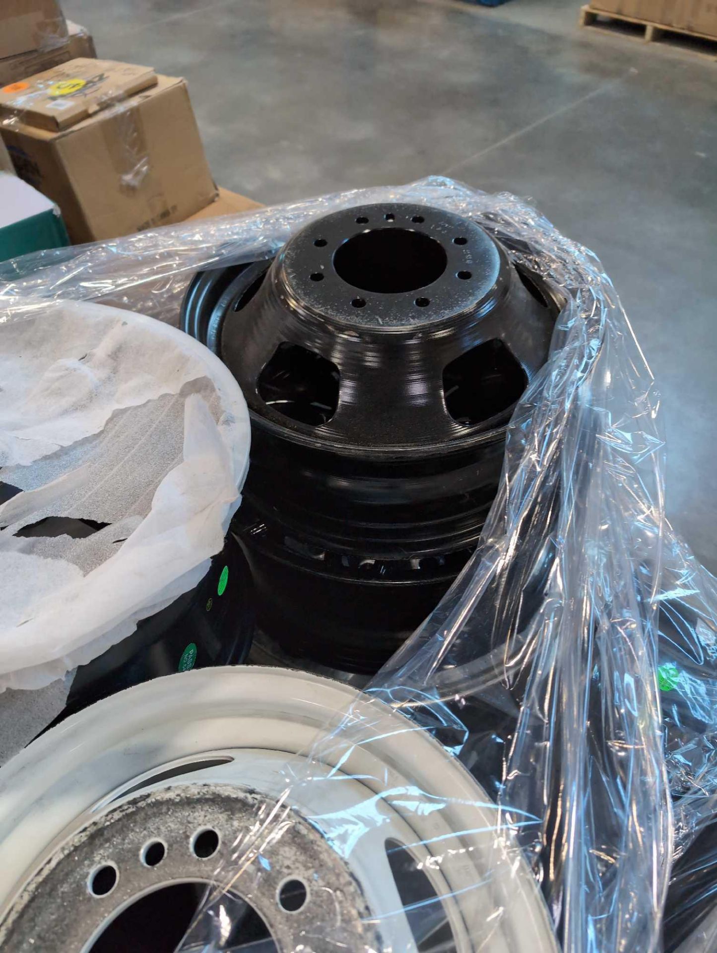 Pallet of rims - Image 6 of 9