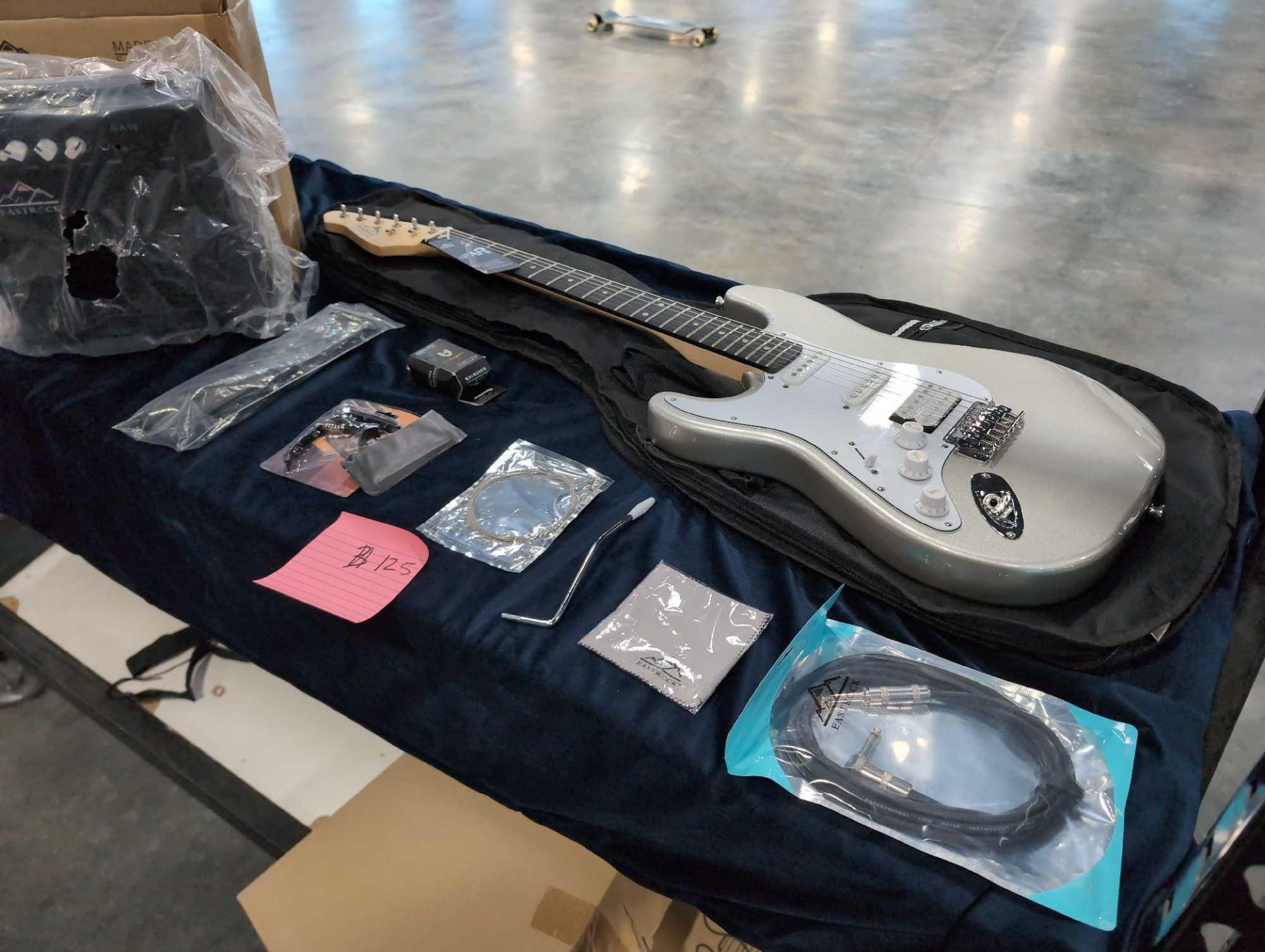 Electric Guitar Package w/amp and accessories - Image 2 of 8
